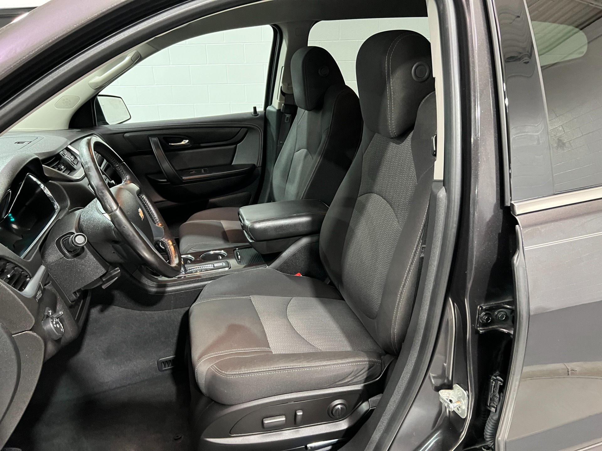 Used-2017-Chevrolet-Traverse-LT-FWD