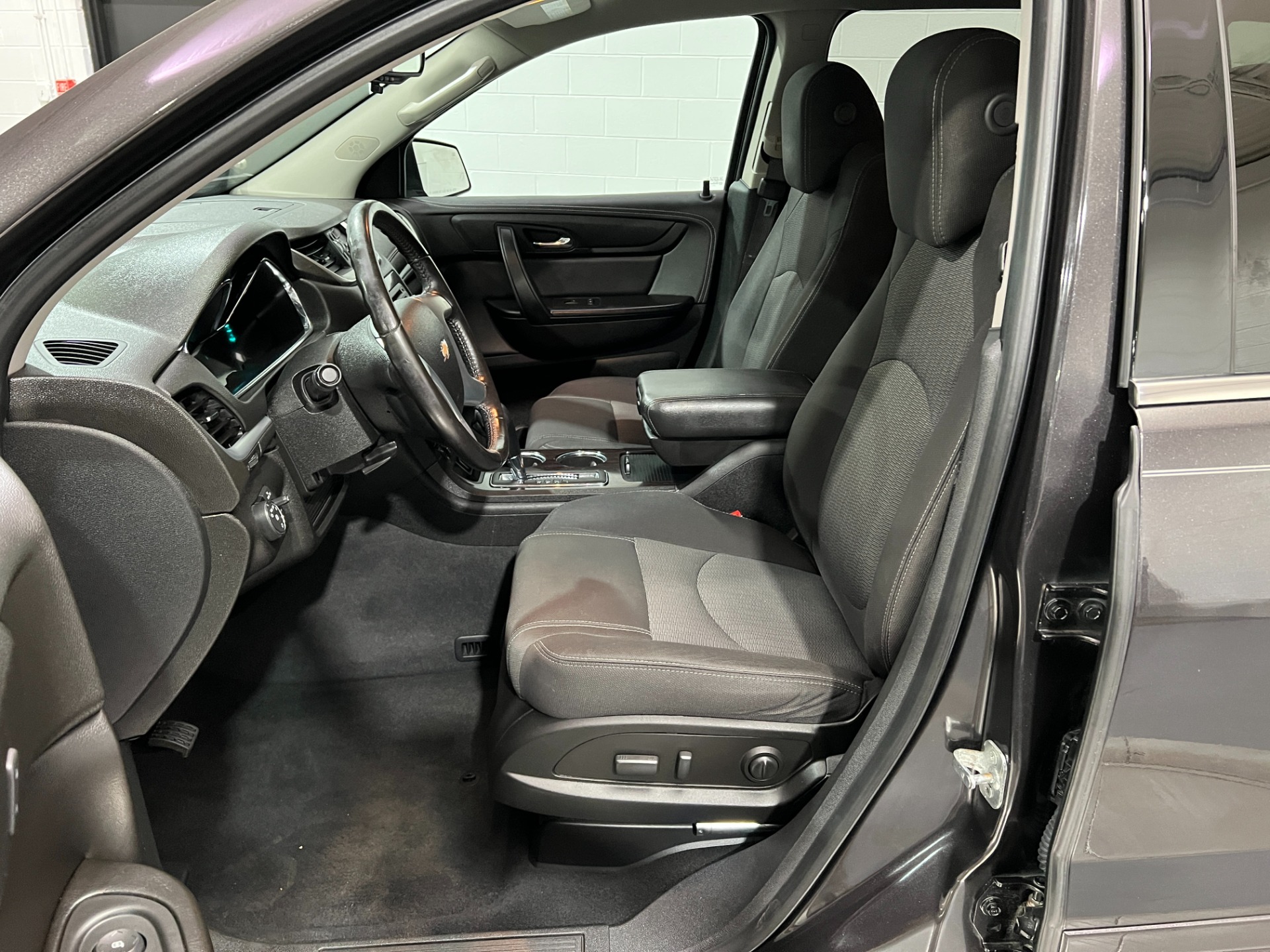 Used-2017-Chevrolet-Traverse-LT-FWD