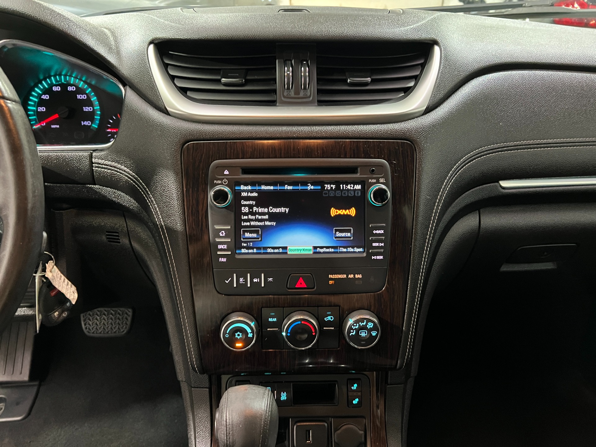 Used-2017-Chevrolet-Traverse-LT-FWD