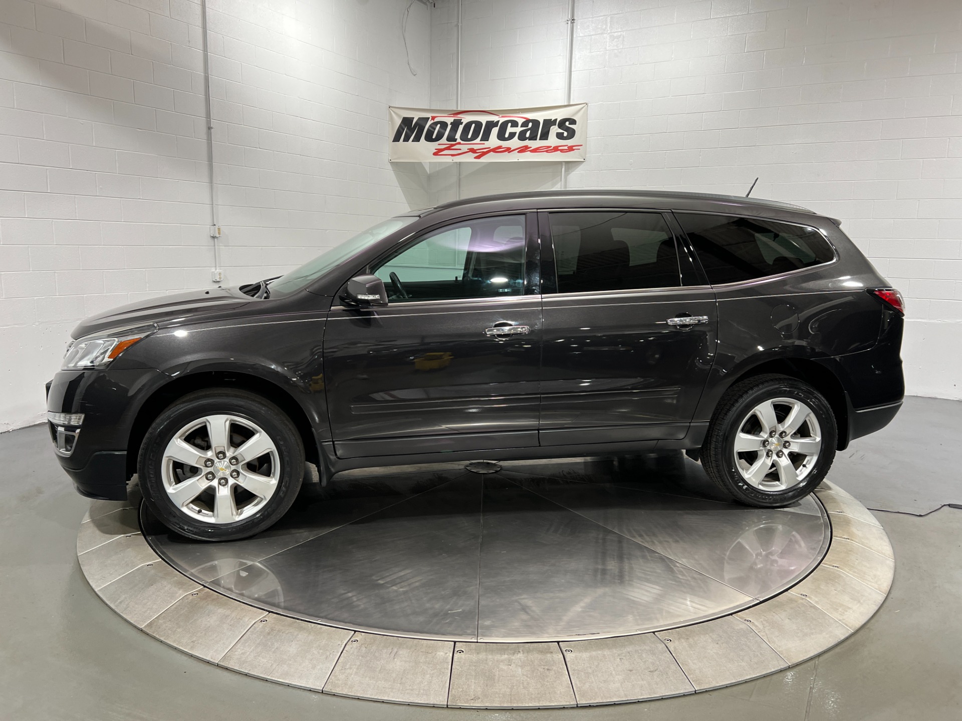 Used-2017-Chevrolet-Traverse-LT-FWD