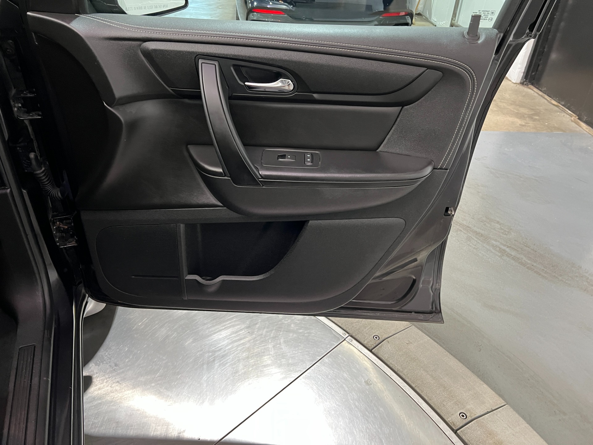 Used-2017-Chevrolet-Traverse-LT-FWD