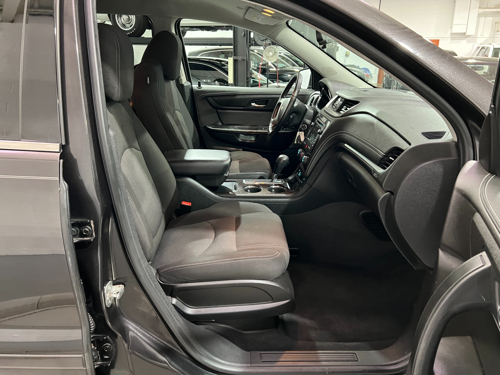Used-2017-Chevrolet-Traverse-LT-FWD