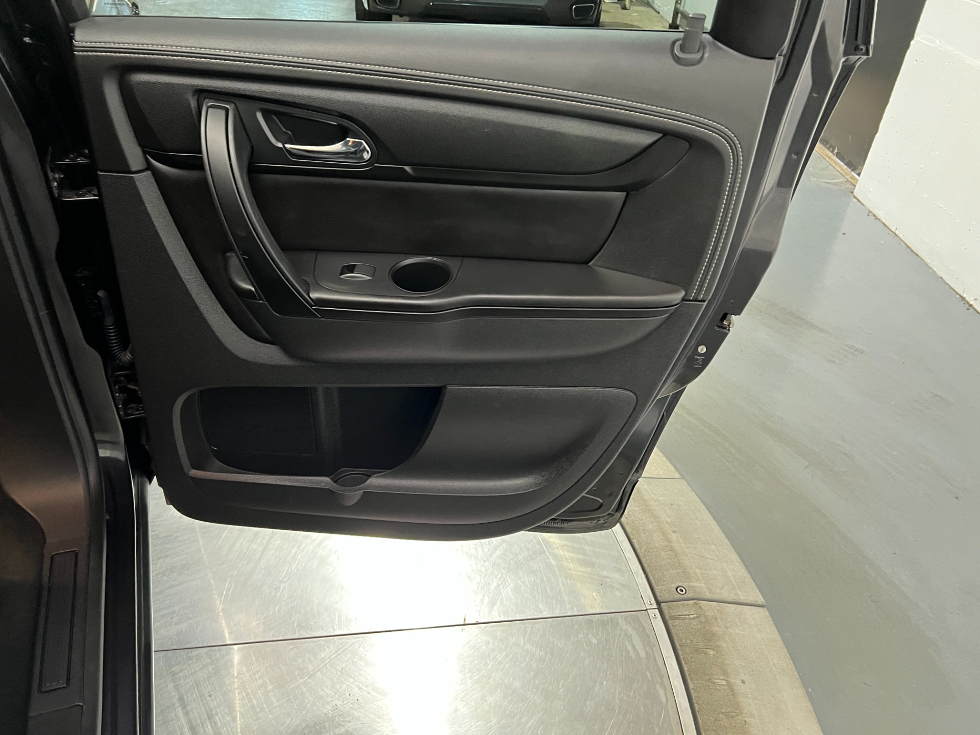 Used-2017-Chevrolet-Traverse-LT-FWD