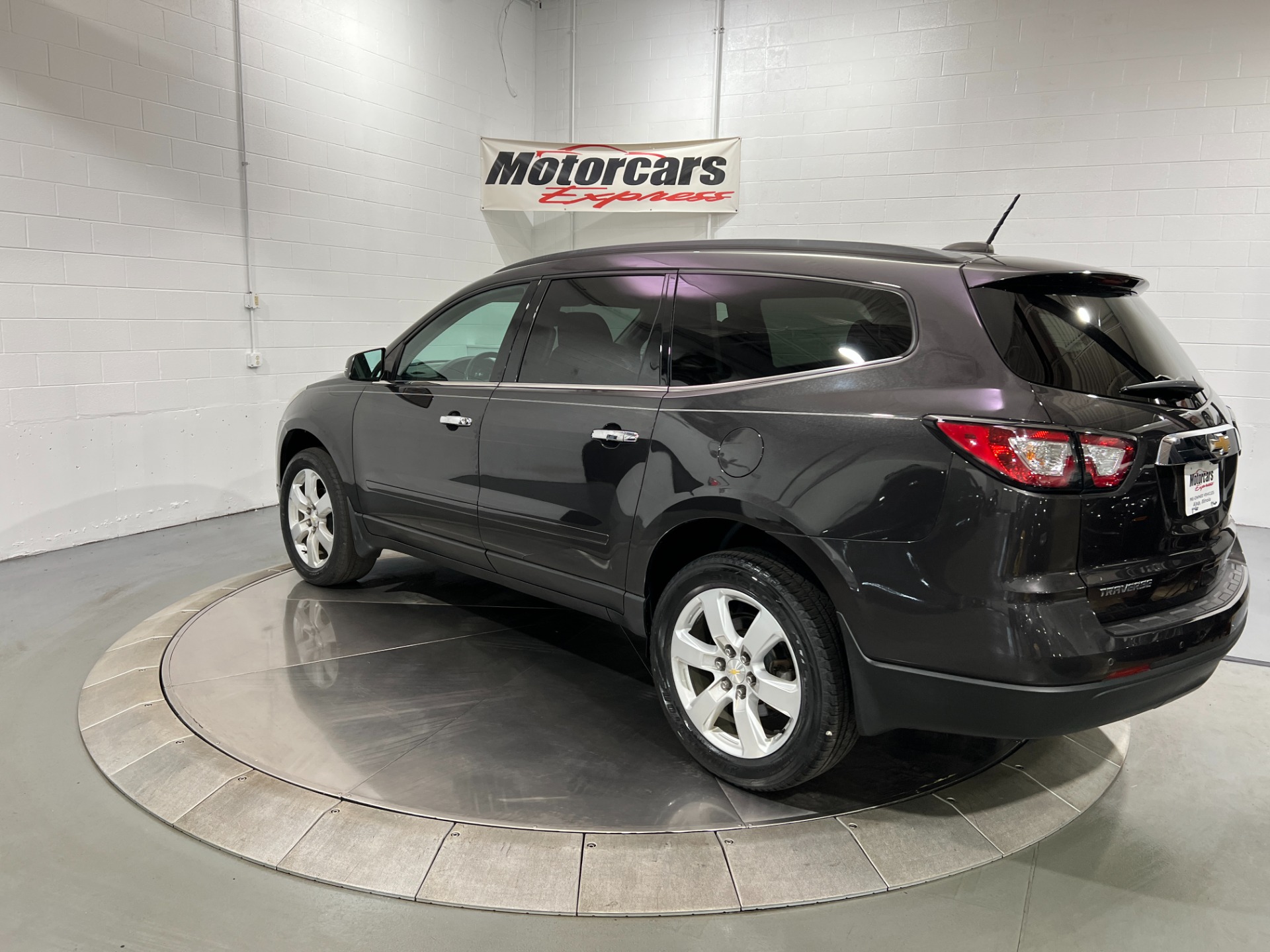 Used-2017-Chevrolet-Traverse-LT-FWD