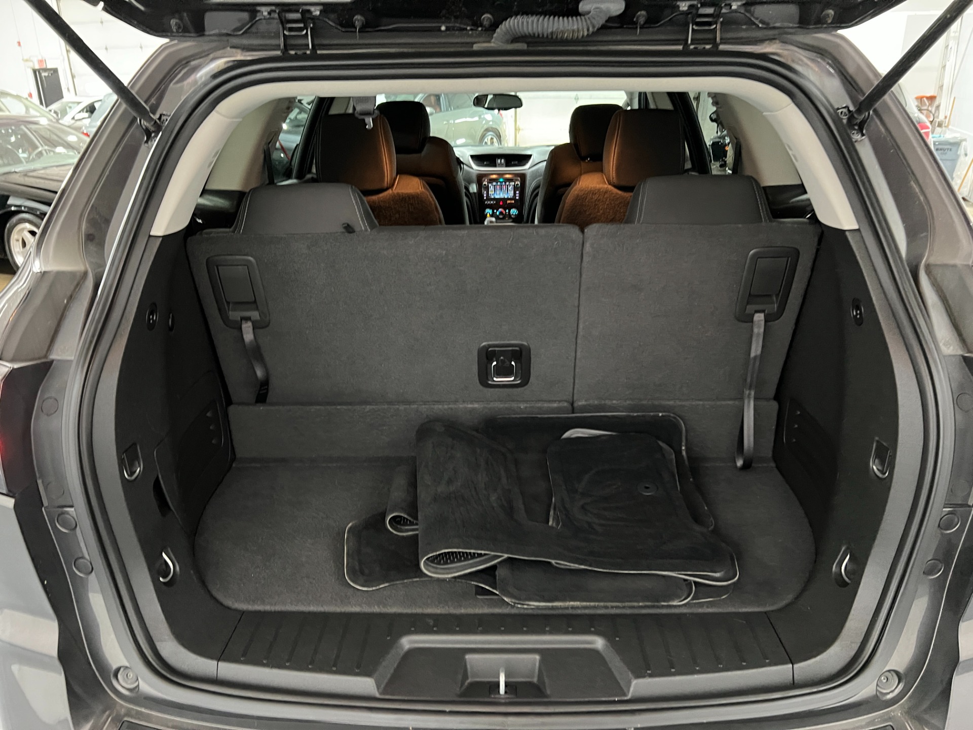 Used-2017-Chevrolet-Traverse-LT-FWD