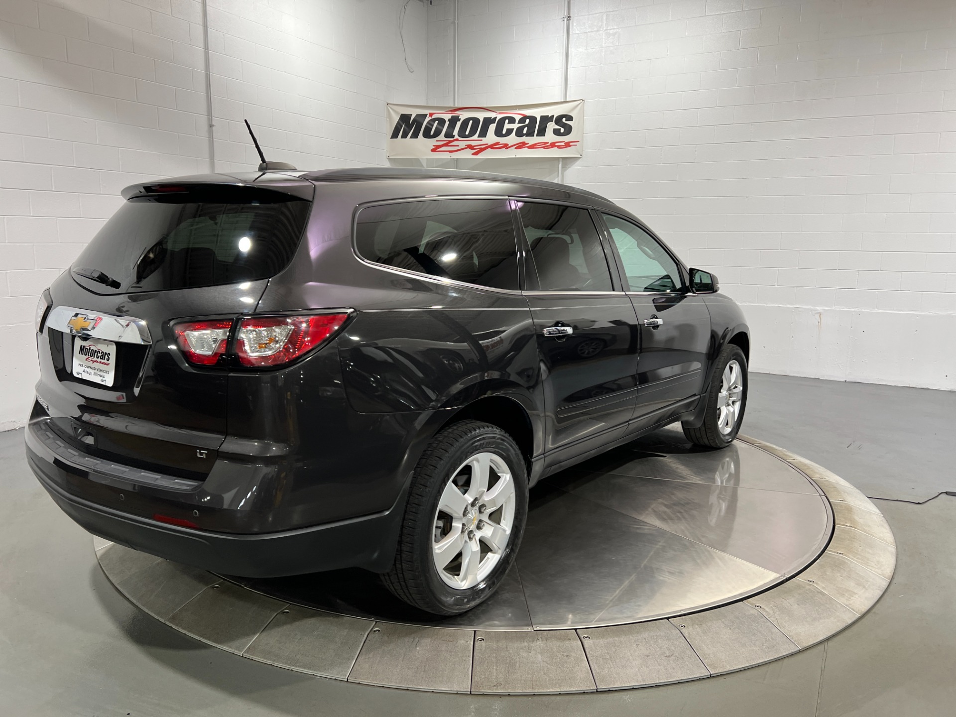 Used-2017-Chevrolet-Traverse-LT-FWD