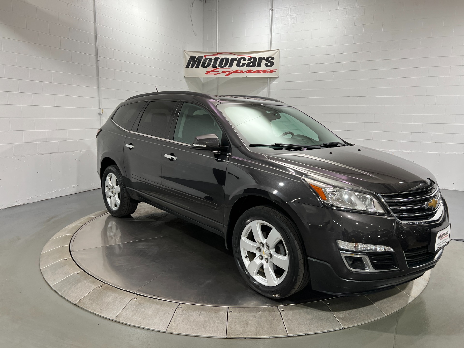 Used-2017-Chevrolet-Traverse-LT-FWD