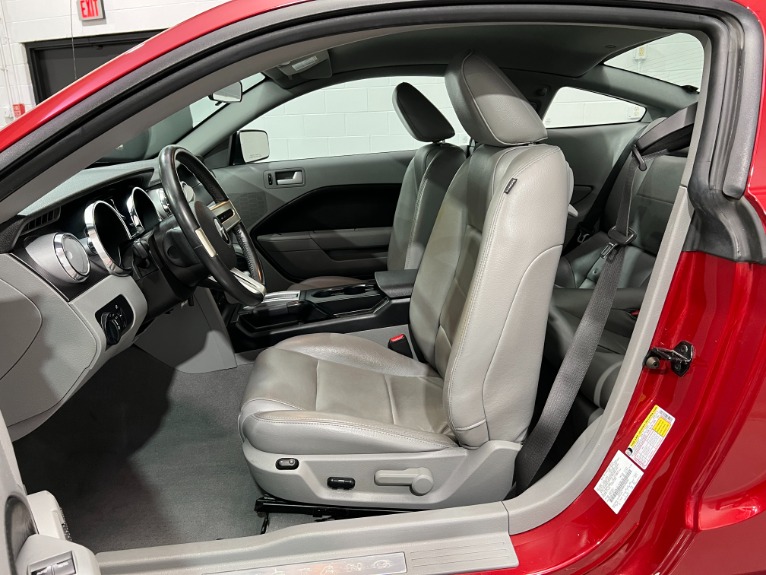 Used-2008-Ford-Mustang-V6-Premium-RWD
