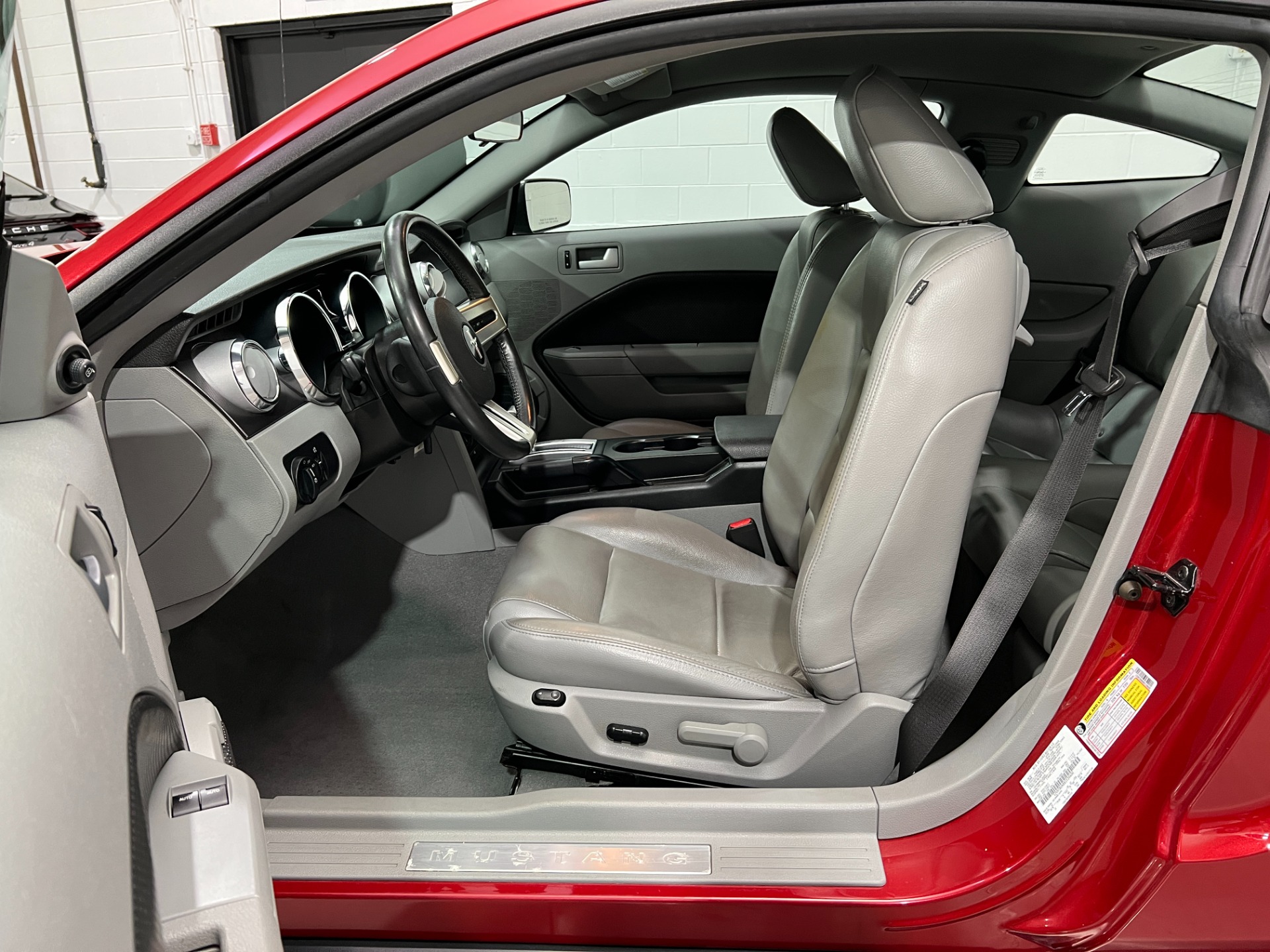 Used-2008-Ford-Mustang-V6-Premium-RWD