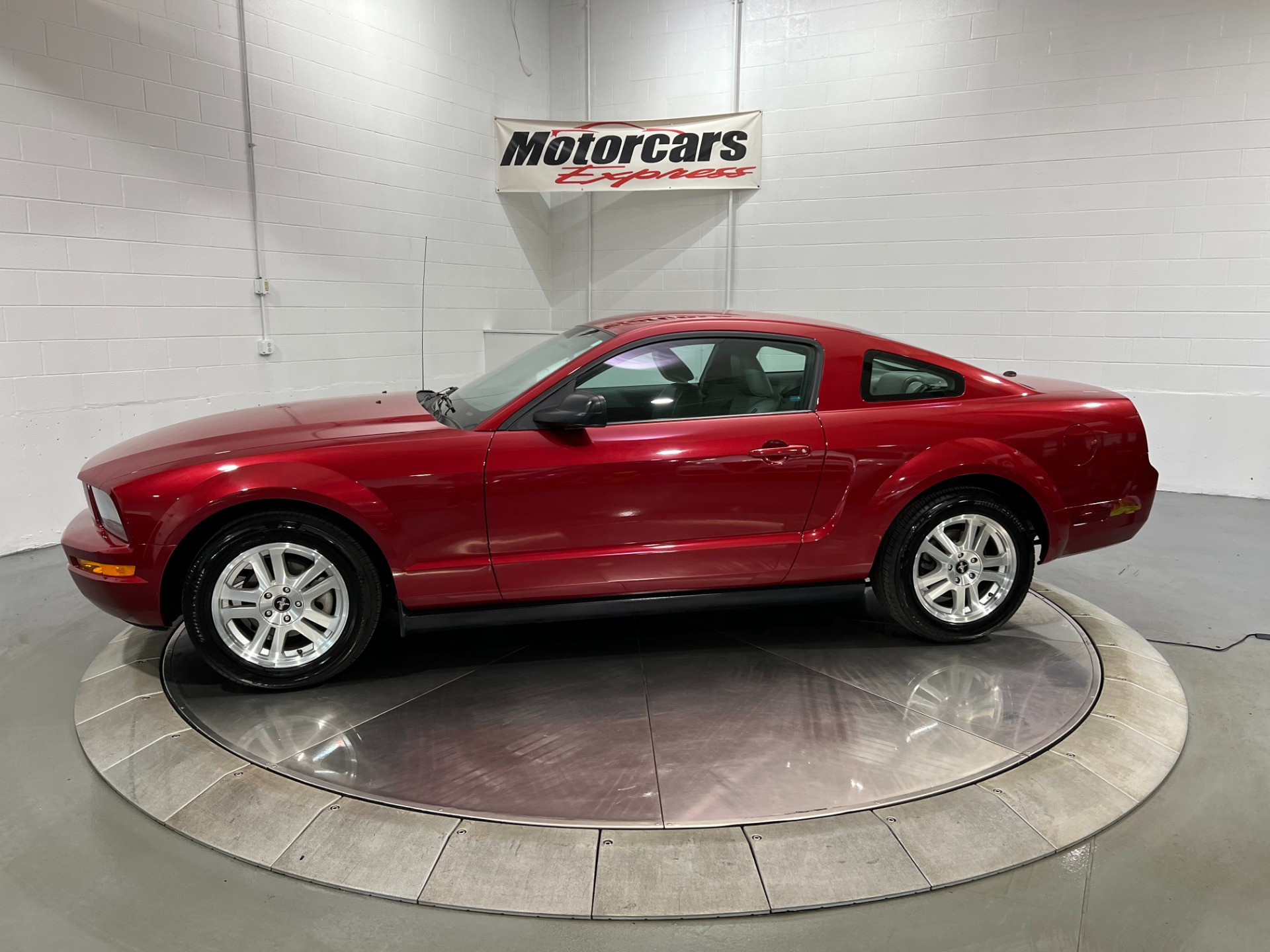 Used-2008-Ford-Mustang-V6-Premium-RWD