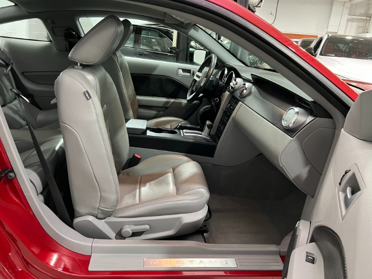Used-2008-Ford-Mustang-V6-Premium-RWD
