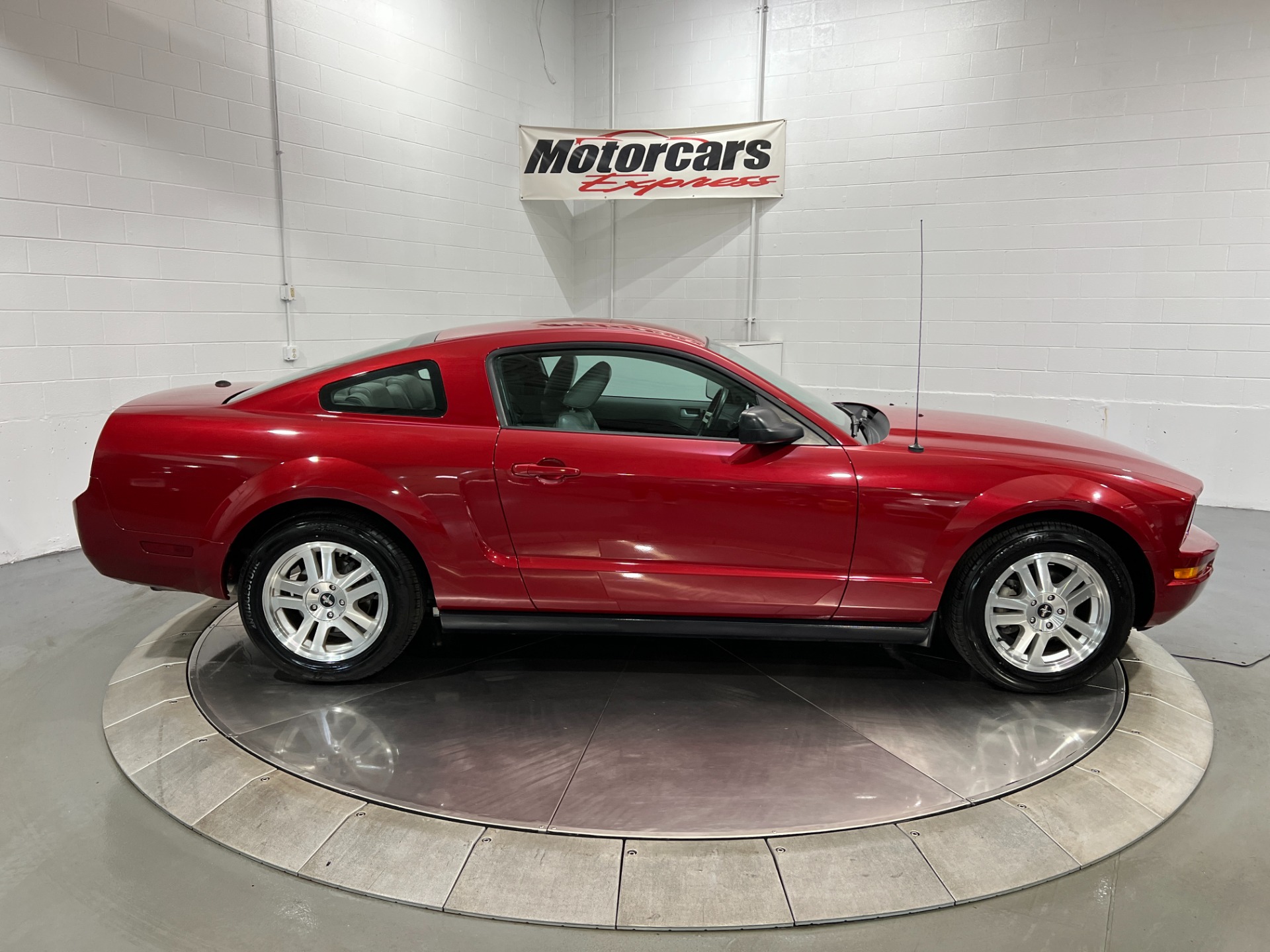 Used-2008-Ford-Mustang-V6-Premium-RWD