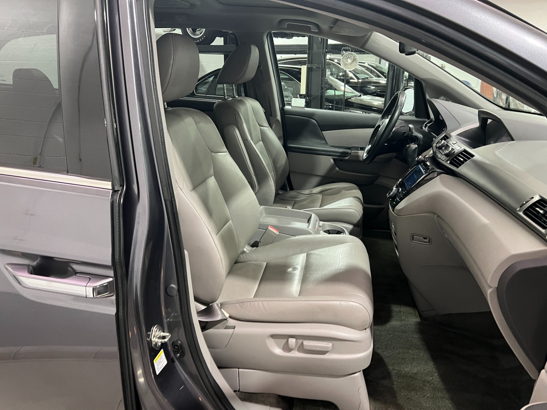 Used-2016-Honda-Odyssey-Touring-FWD