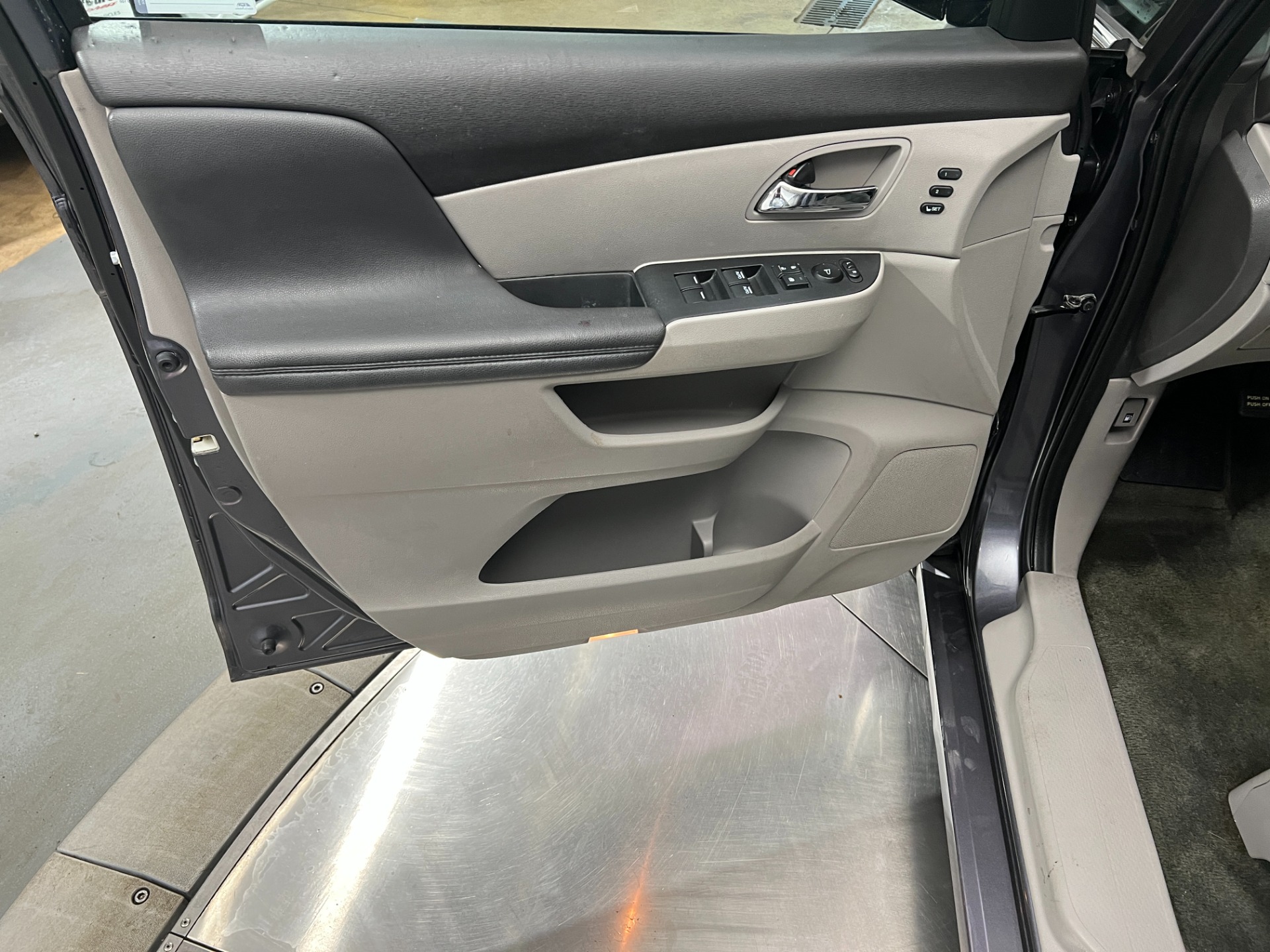 Used-2016-Honda-Odyssey-Touring-FWD