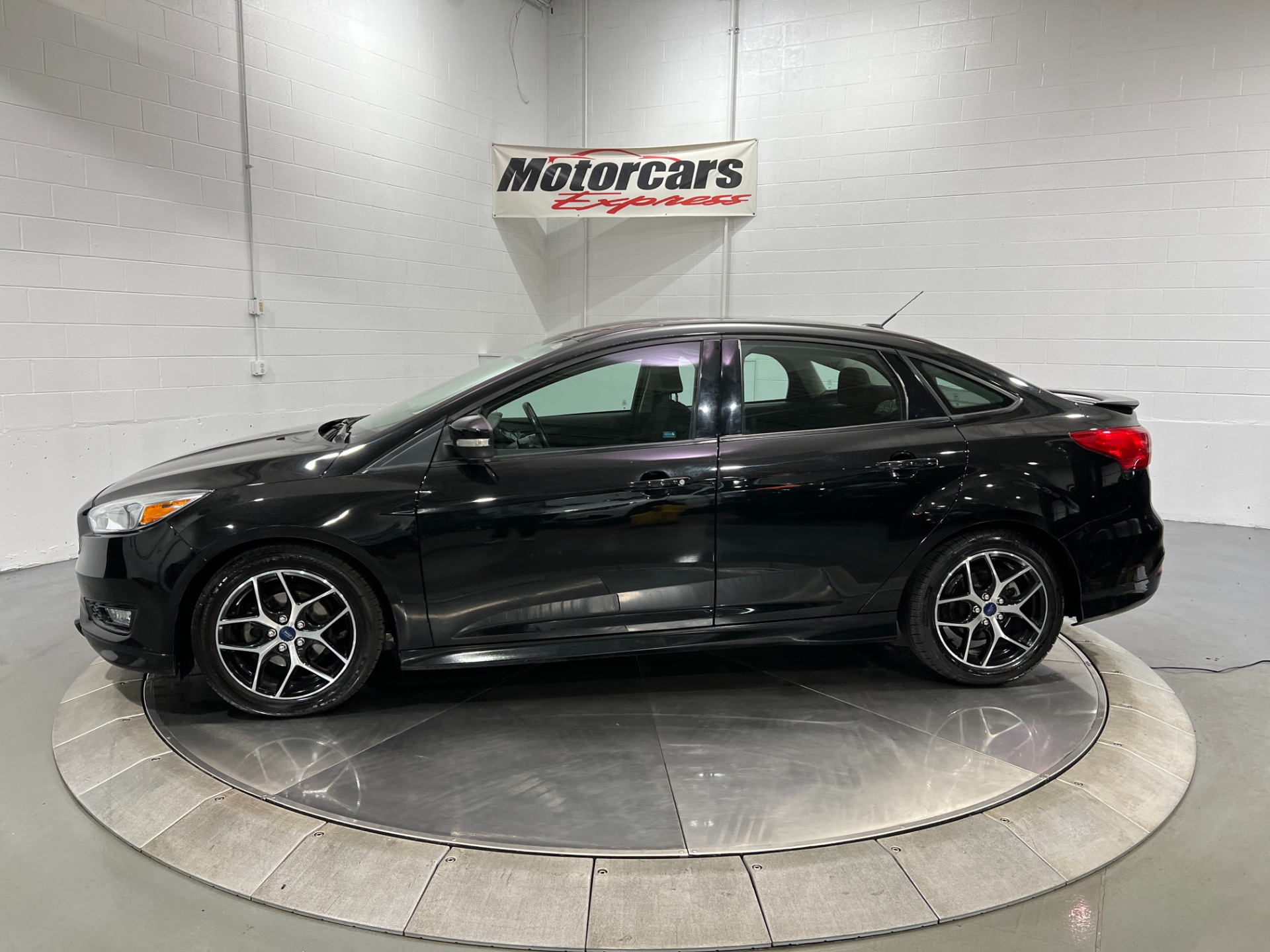 Used-2015-Ford-Focus-SE-FWD