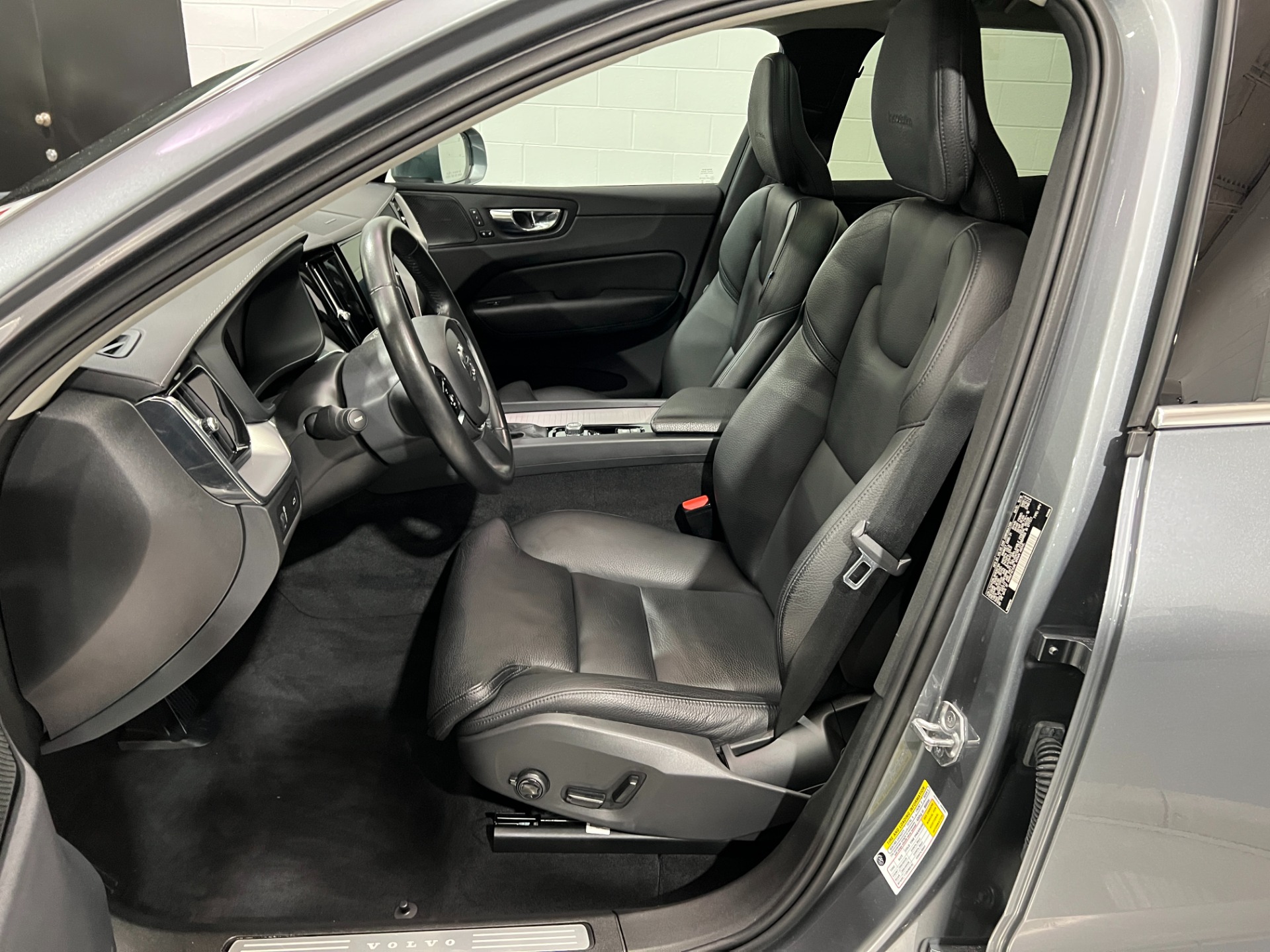 Used-2019-Volvo-XC60-T6-Inscription-AWD