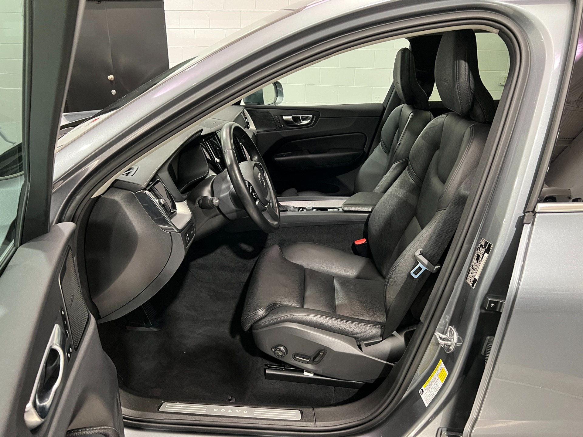 Used-2019-Volvo-XC60-T6-Inscription-AWD