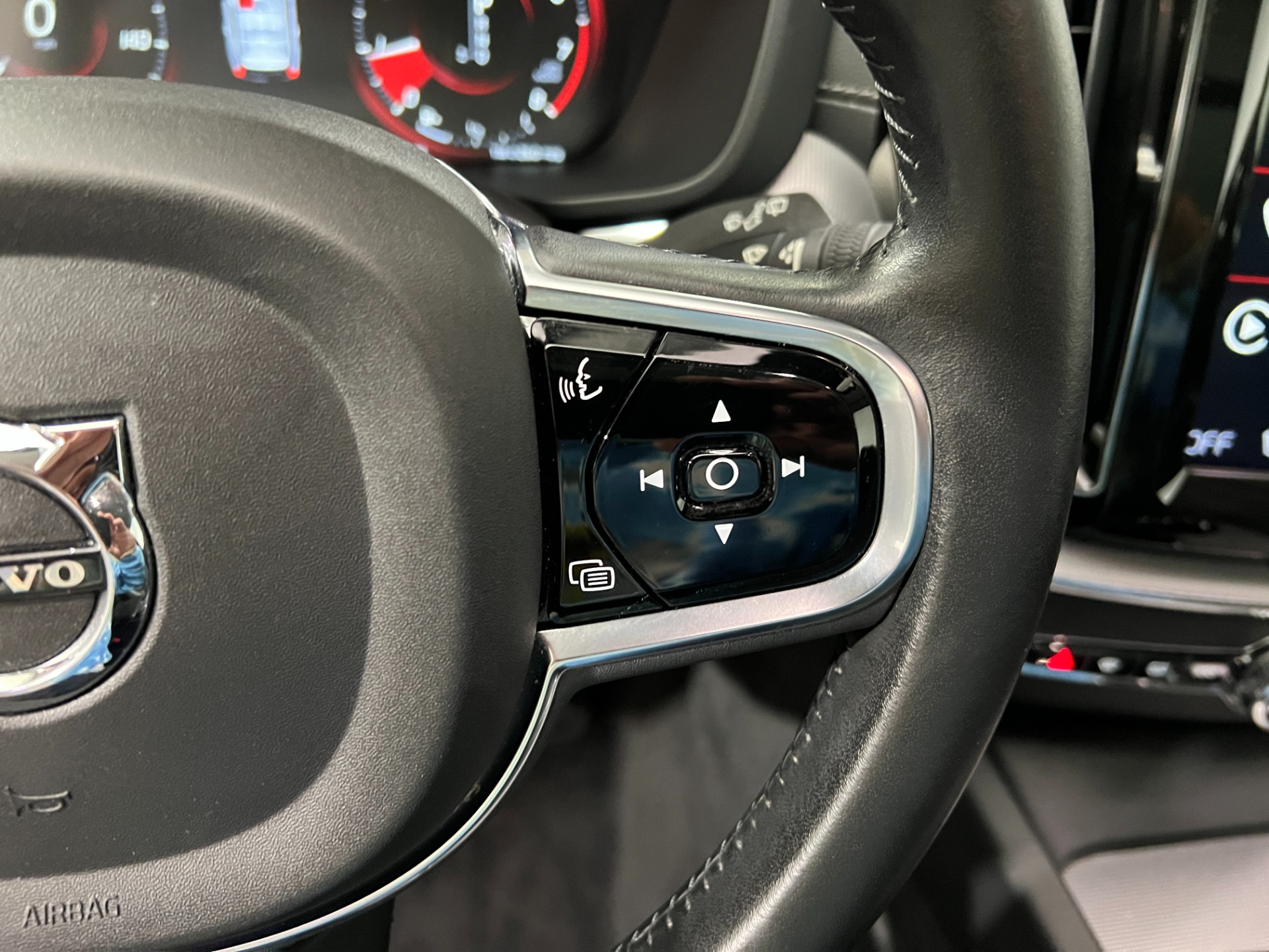 Used-2019-Volvo-XC60-T6-Inscription-AWD