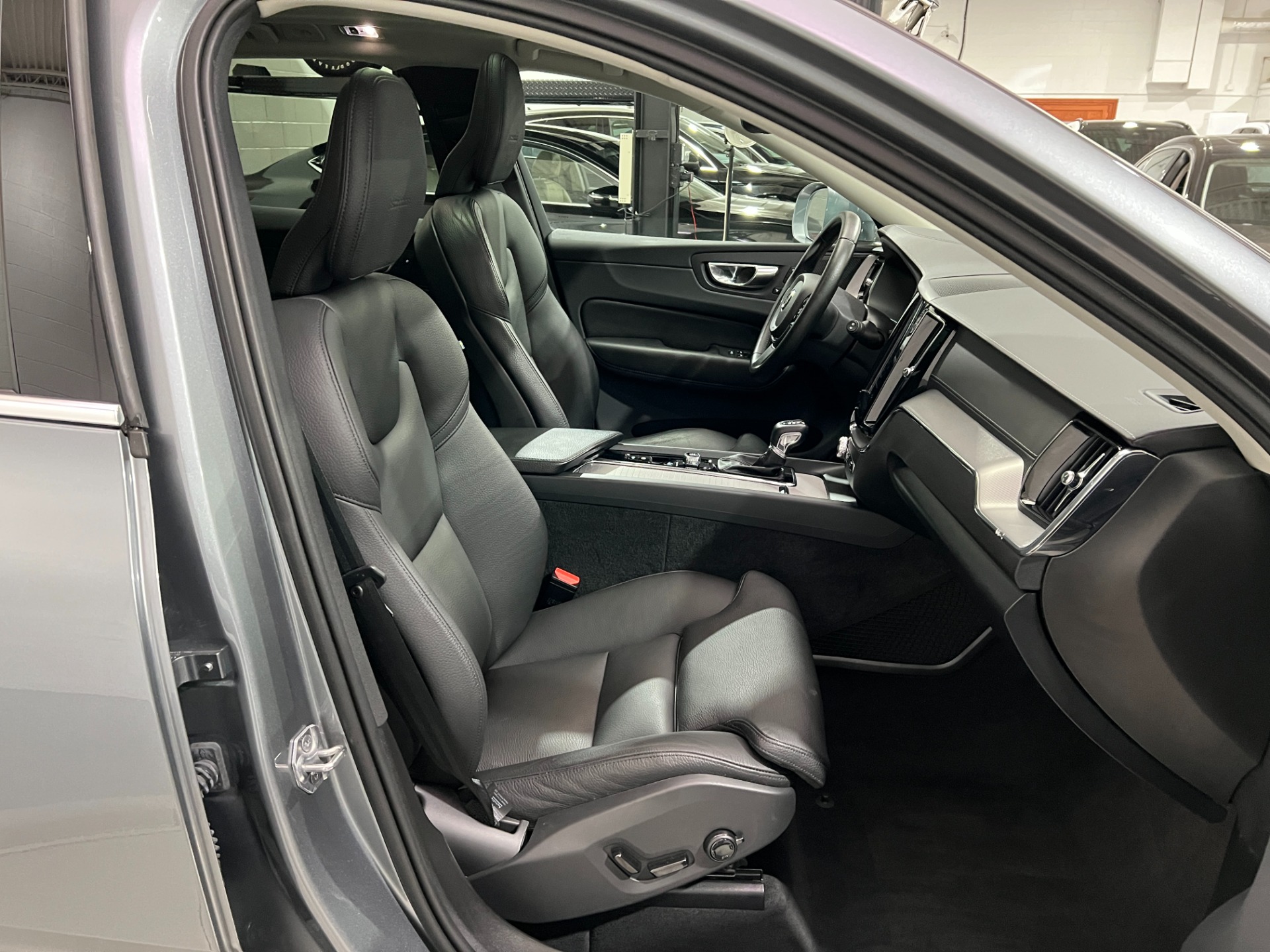 Used-2019-Volvo-XC60-T6-Inscription-AWD
