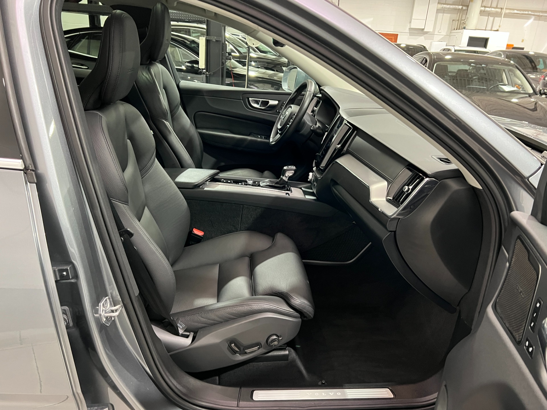 Used-2019-Volvo-XC60-T6-Inscription-AWD