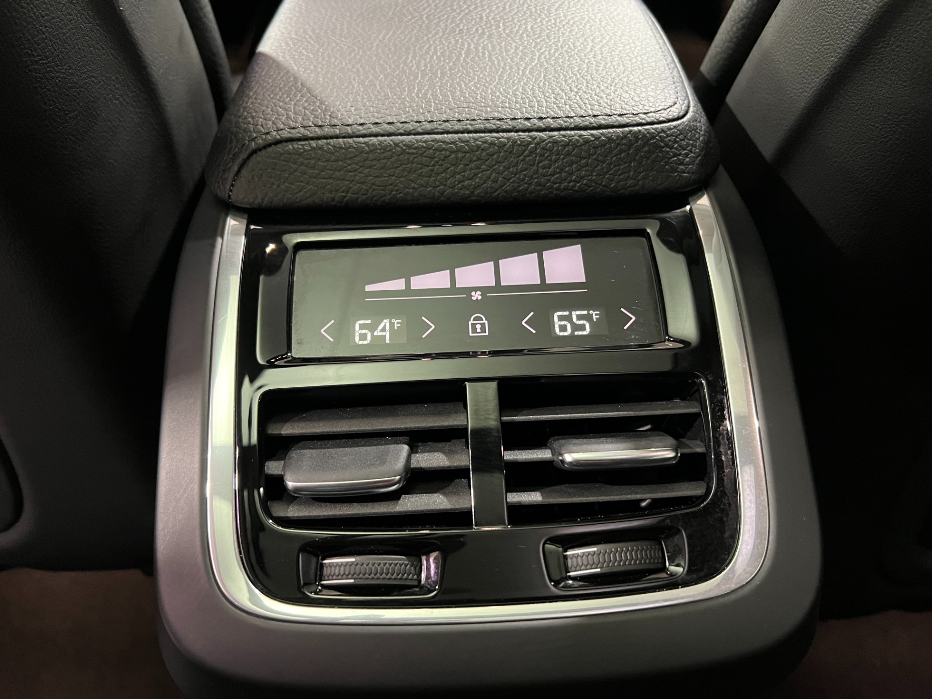 Used-2019-Volvo-XC60-T6-Inscription-AWD