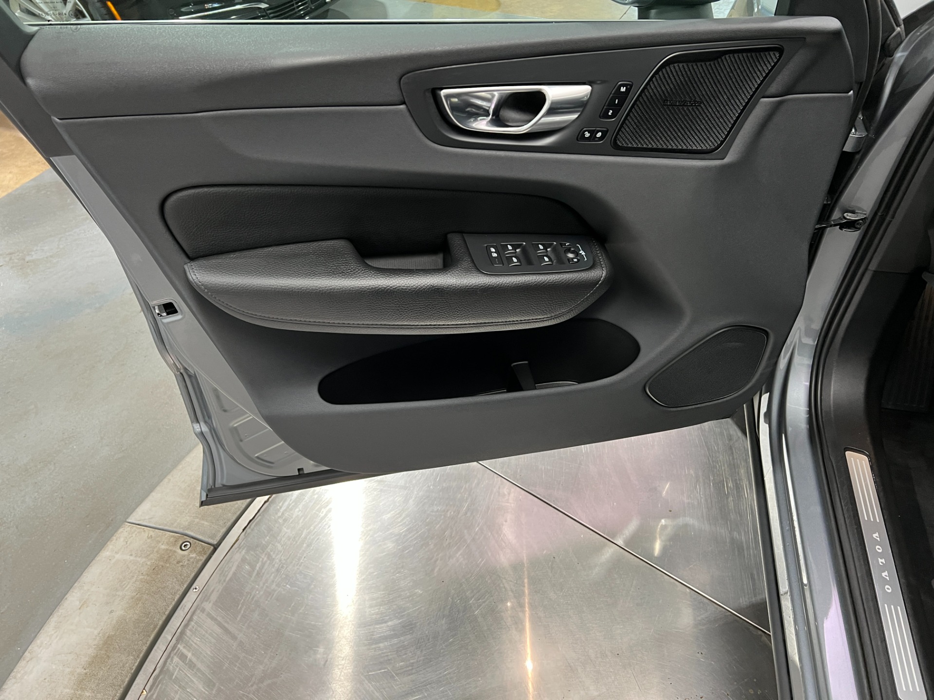 Used-2019-Volvo-XC60-T6-Inscription-AWD