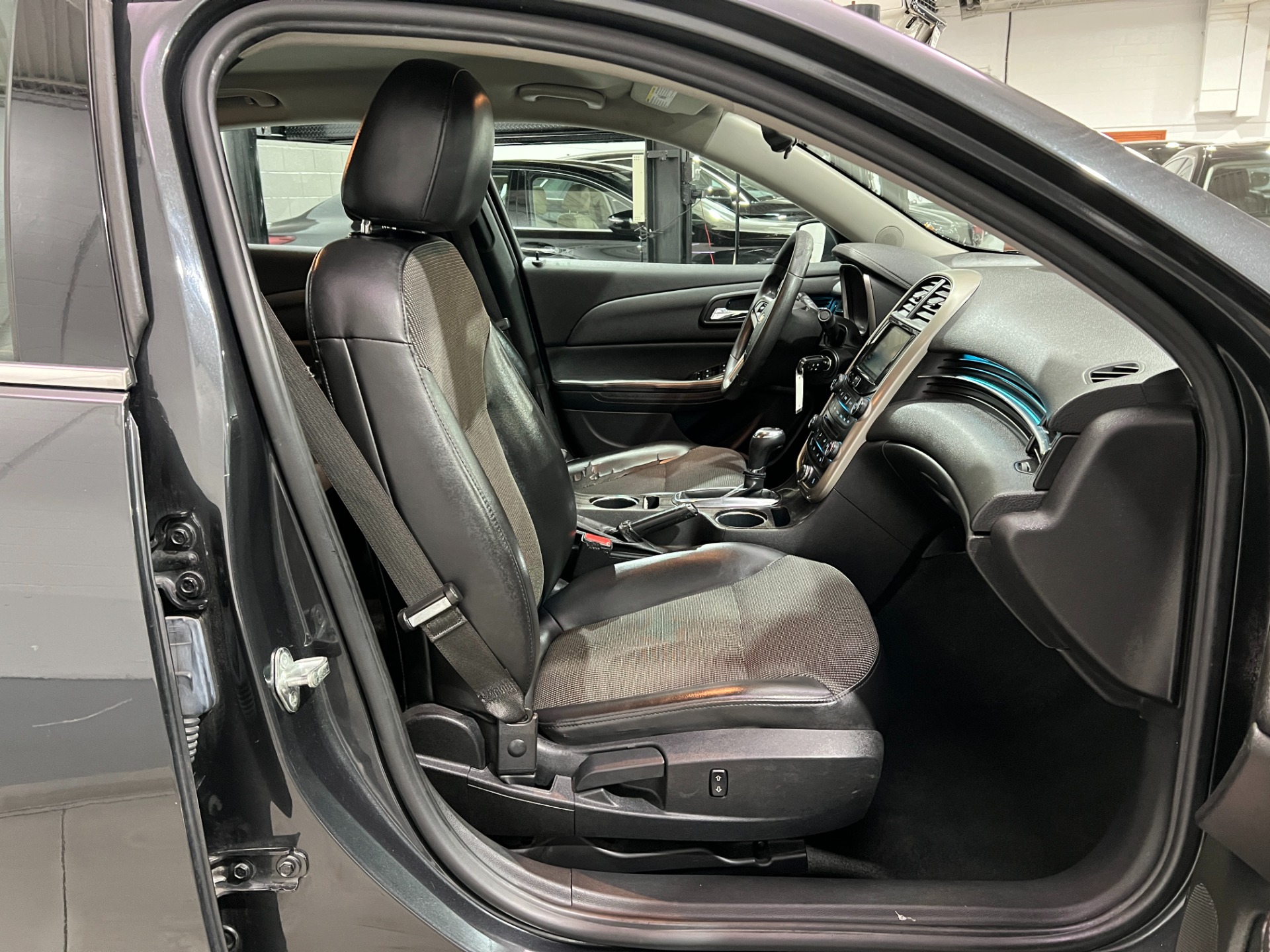 Used-2016-Chevrolet-Malibu-Limited-LT-FWD
