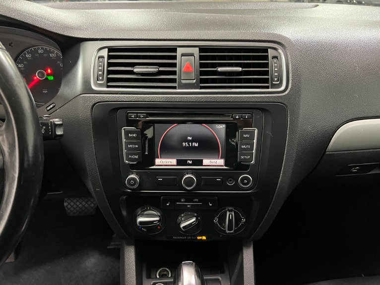 Used-2011-Volkswagen-Jetta-SEL-W/-MOONROOF-FWD