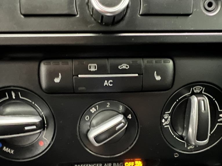 Used-2011-Volkswagen-Jetta-SEL-W/-MOONROOF-FWD