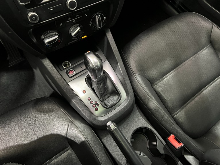 Used-2011-Volkswagen-Jetta-SEL-W/-MOONROOF-FWD