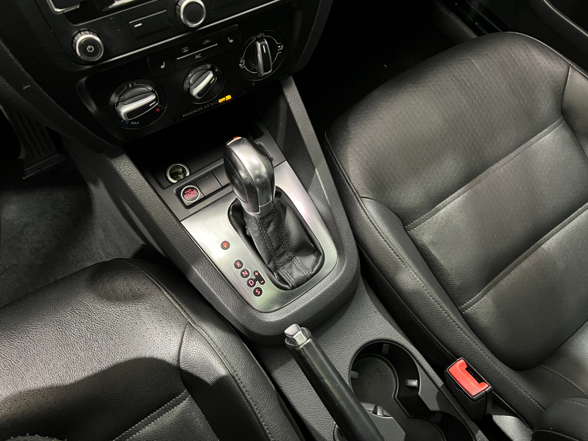 Used-2011-Volkswagen-Jetta-SEL-W/-MOONROOF-FWD