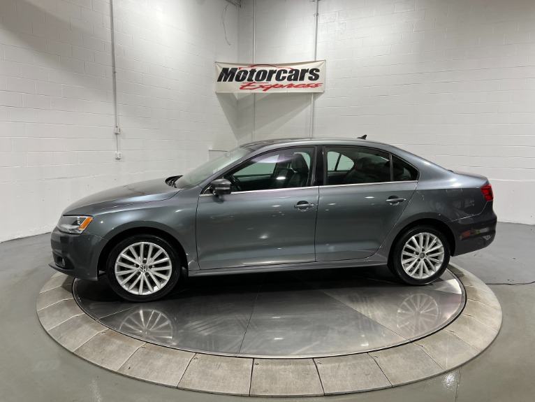 Used-2011-Volkswagen-Jetta-SEL-W/-MOONROOF-FWD