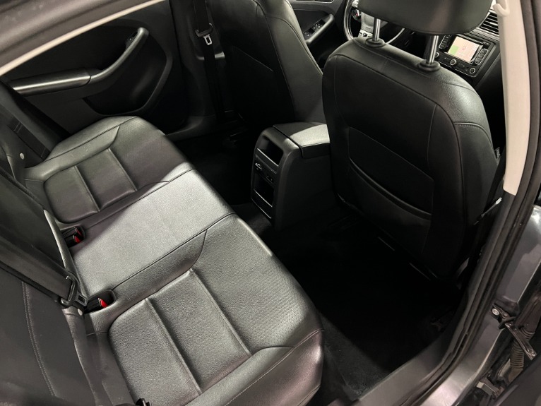 Used-2011-Volkswagen-Jetta-SEL-W/-MOONROOF-FWD