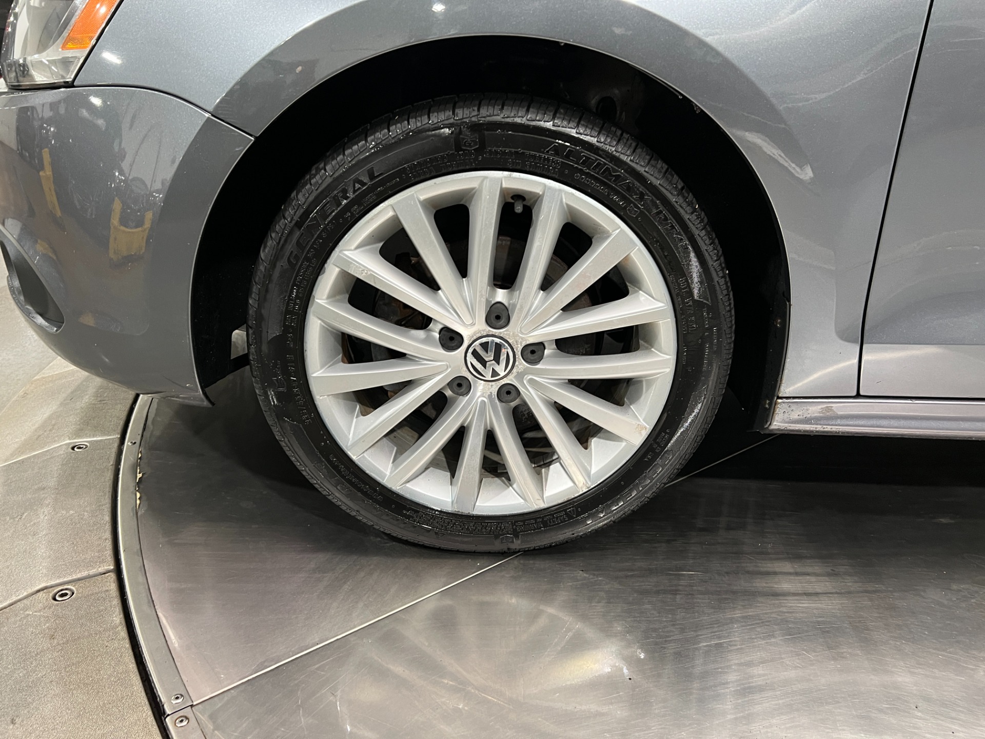 Used-2011-Volkswagen-Jetta-SEL-W/-MOONROOF-FWD