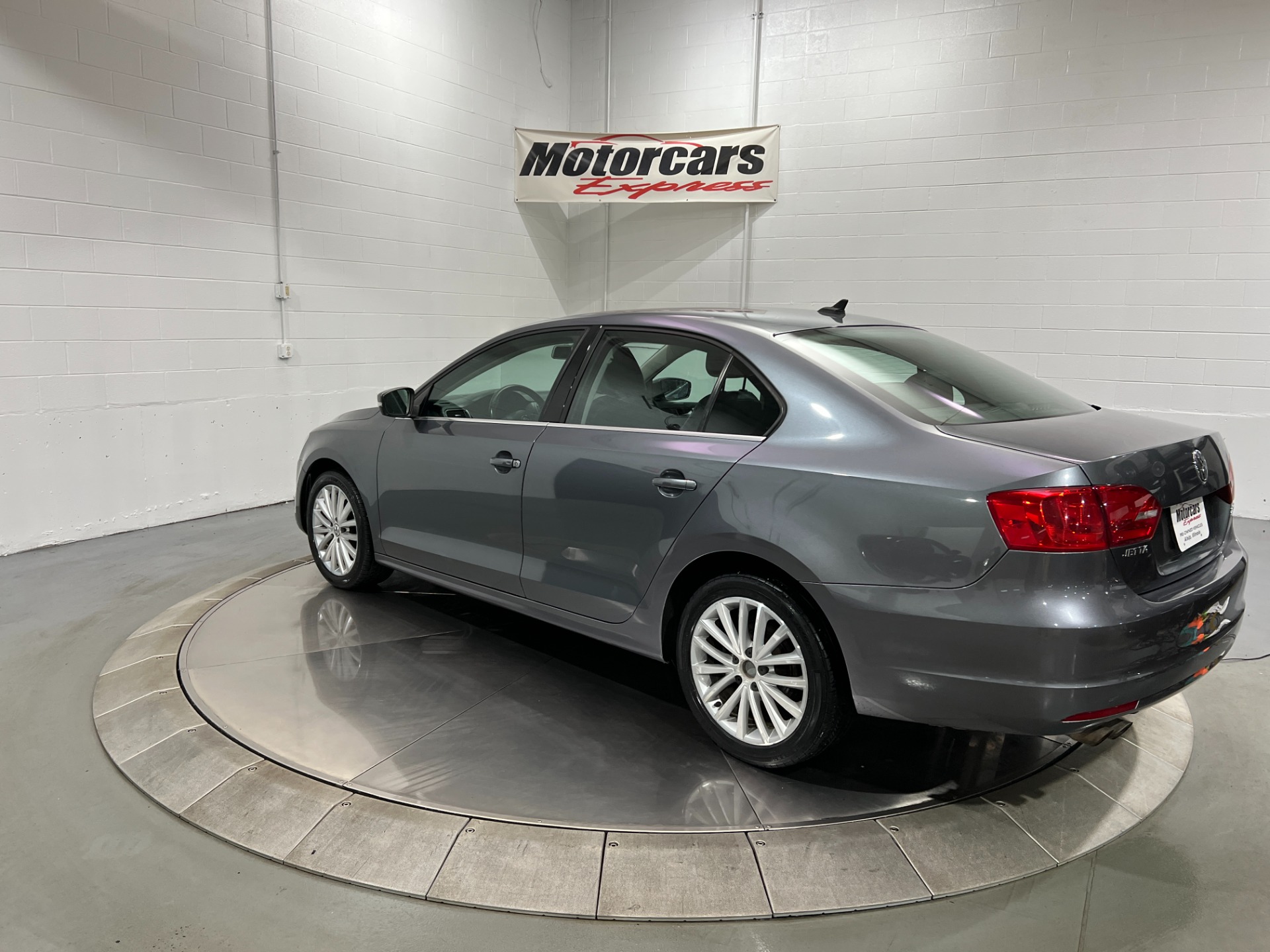 Used-2011-Volkswagen-Jetta-SEL-W/-MOONROOF-FWD
