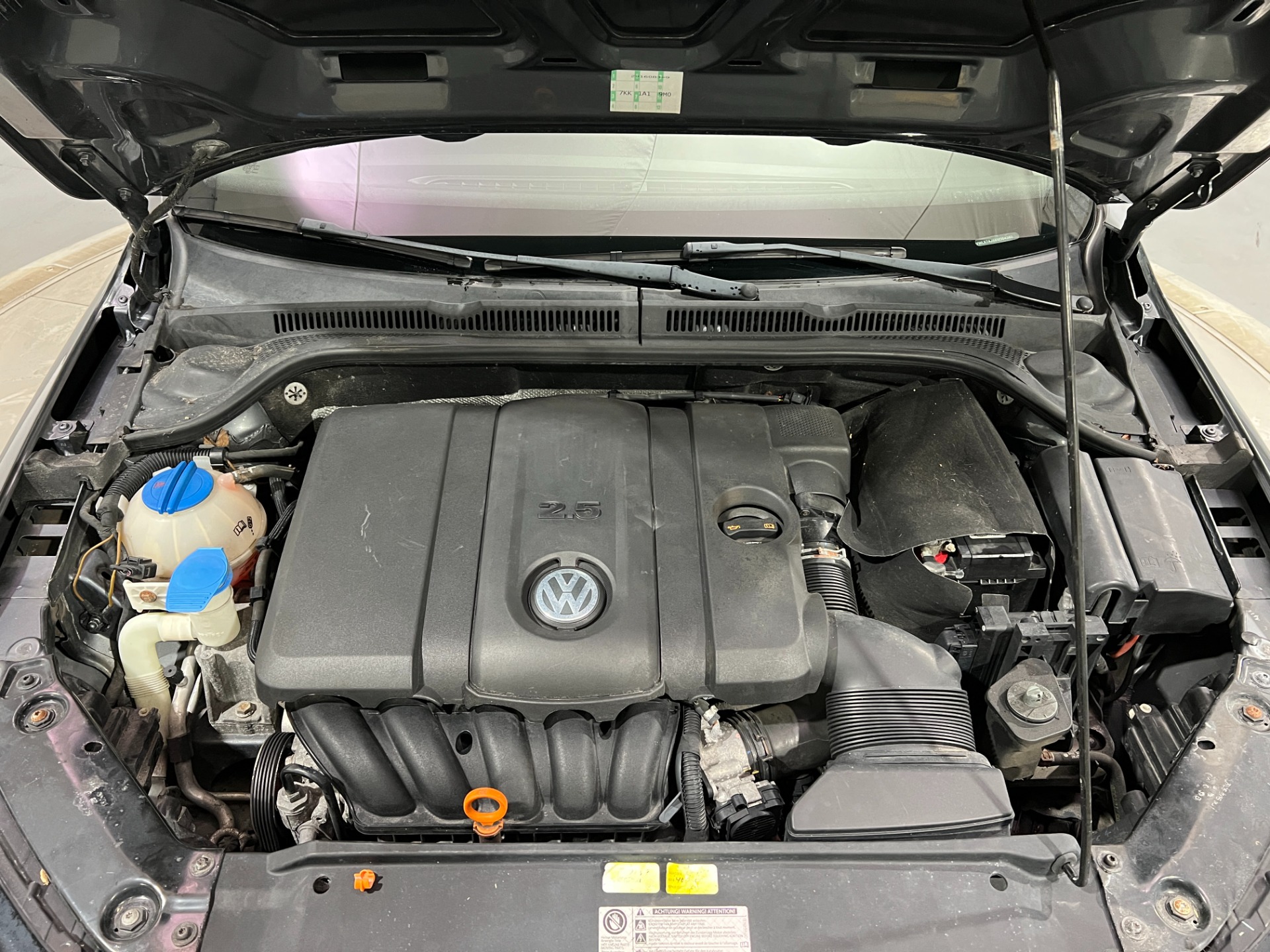 Used-2011-Volkswagen-Jetta-SEL-W/-MOONROOF-FWD