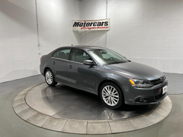 Used-2011-Volkswagen-Jetta-SEL-W/-MOONROOF-FWD
