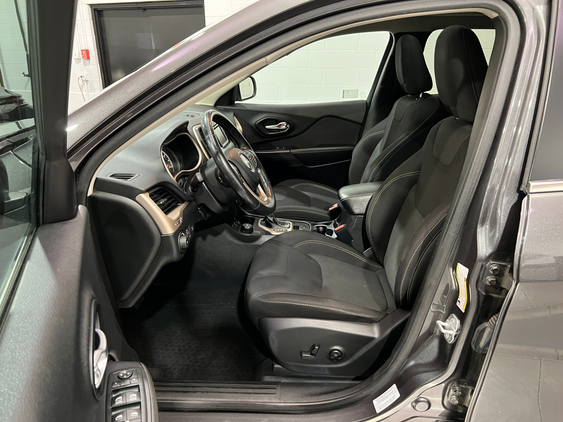 Used-2015-Jeep-Cherokee-Latitude-4X4