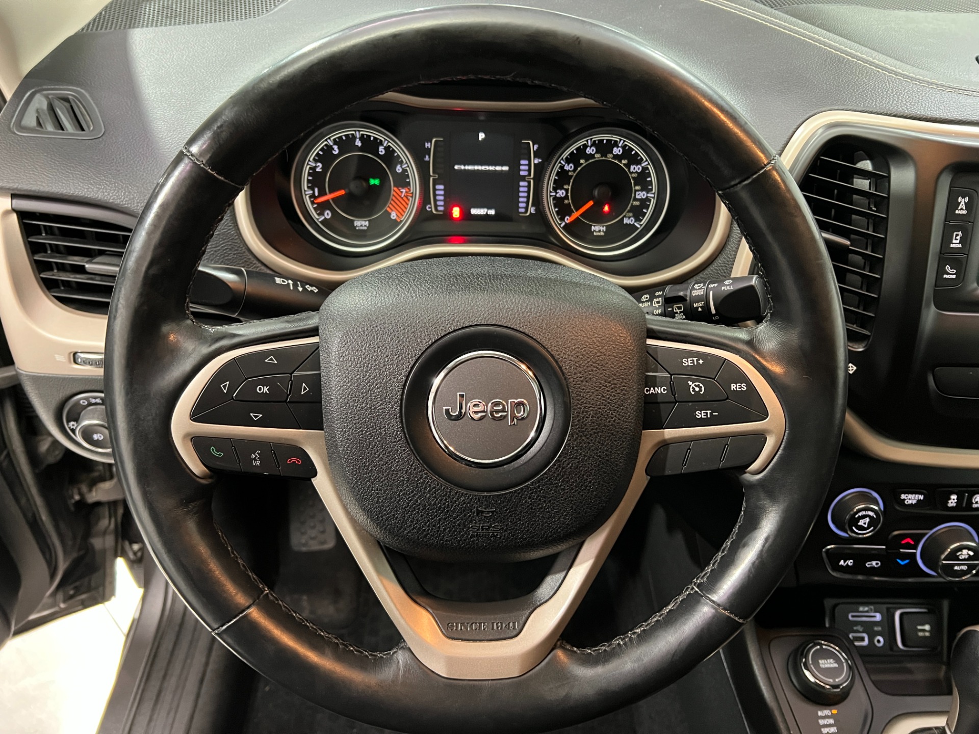 Used-2015-Jeep-Cherokee-Latitude-4X4