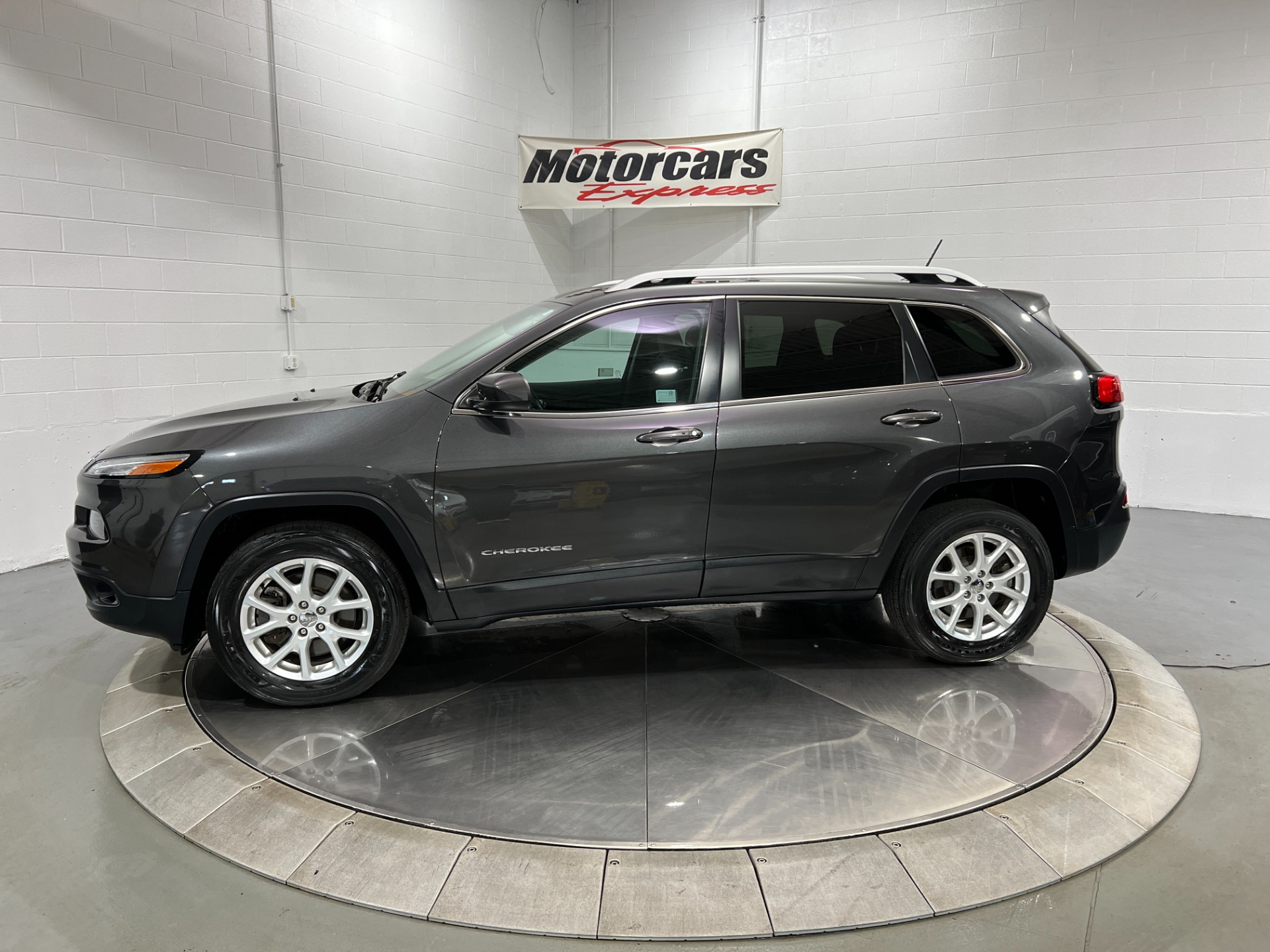Used-2015-Jeep-Cherokee-Latitude-4X4