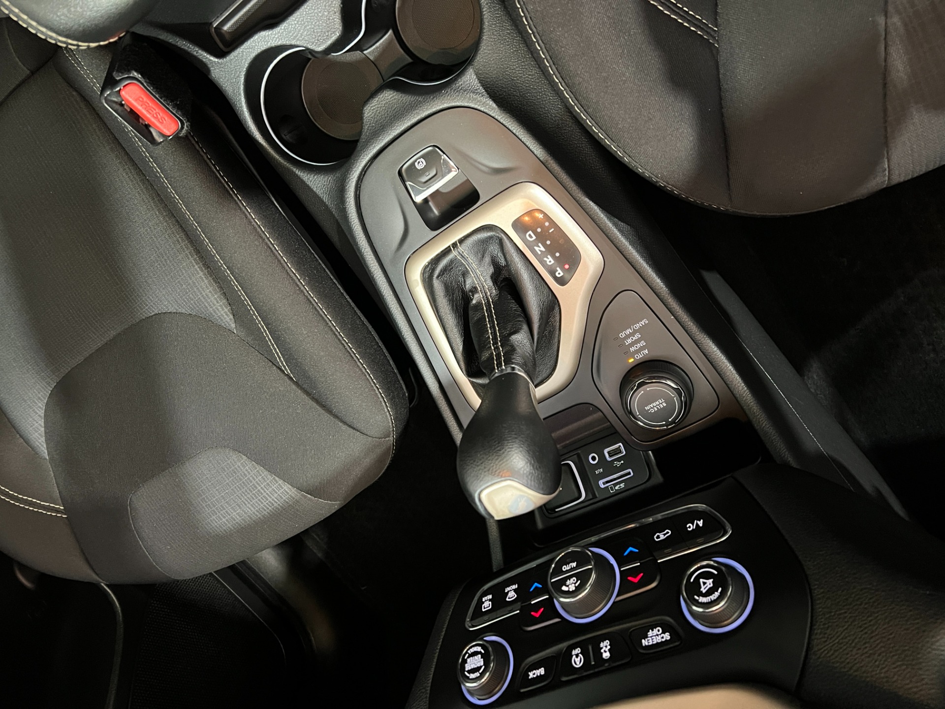 Used-2015-Jeep-Cherokee-Latitude-4X4