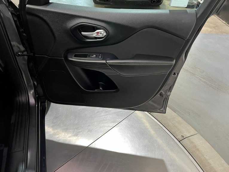 Used-2015-Jeep-Cherokee-Latitude-4X4