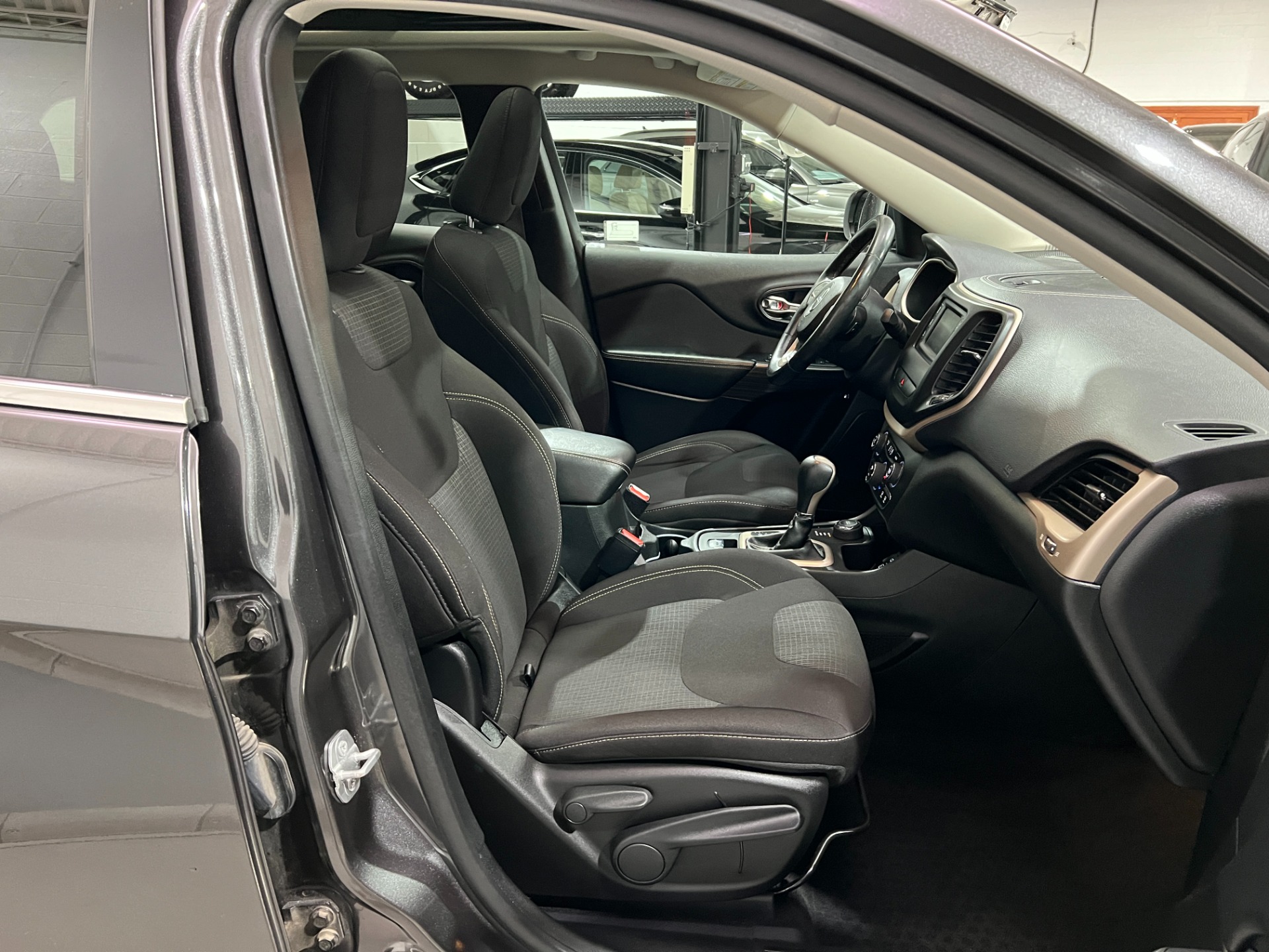 Used-2015-Jeep-Cherokee-Latitude-4X4