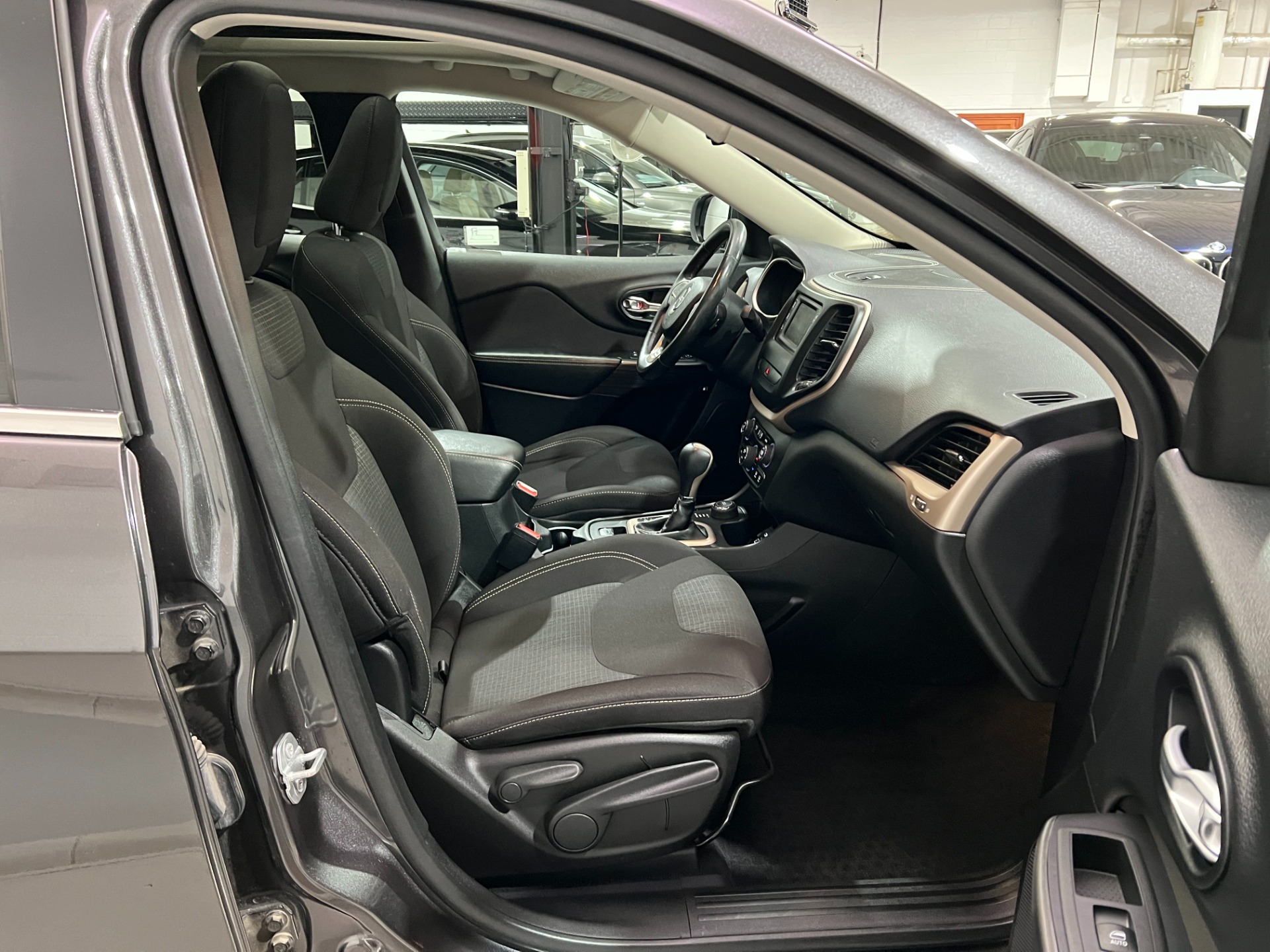 Used-2015-Jeep-Cherokee-Latitude-4X4