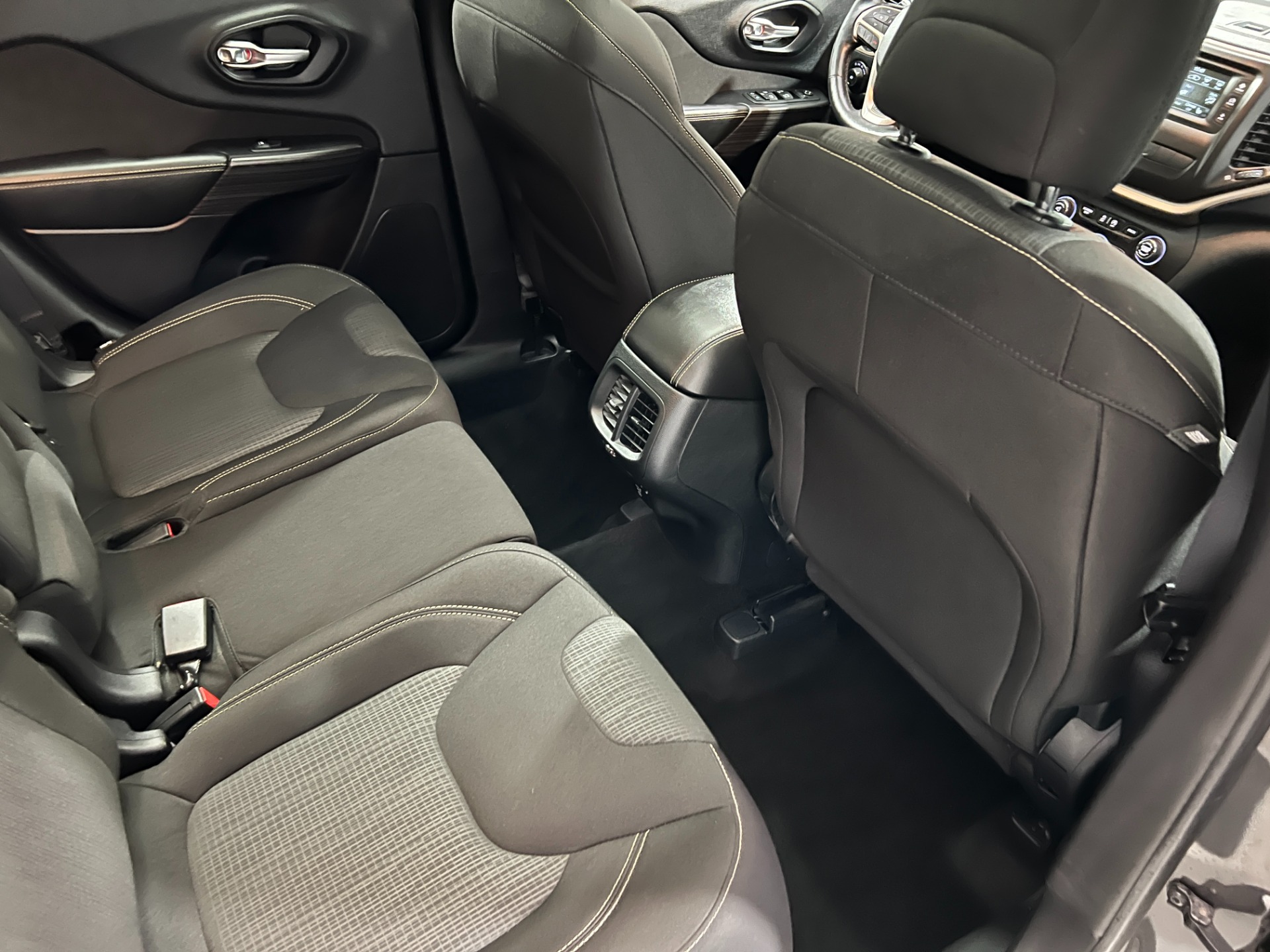 Used-2015-Jeep-Cherokee-Latitude-4X4