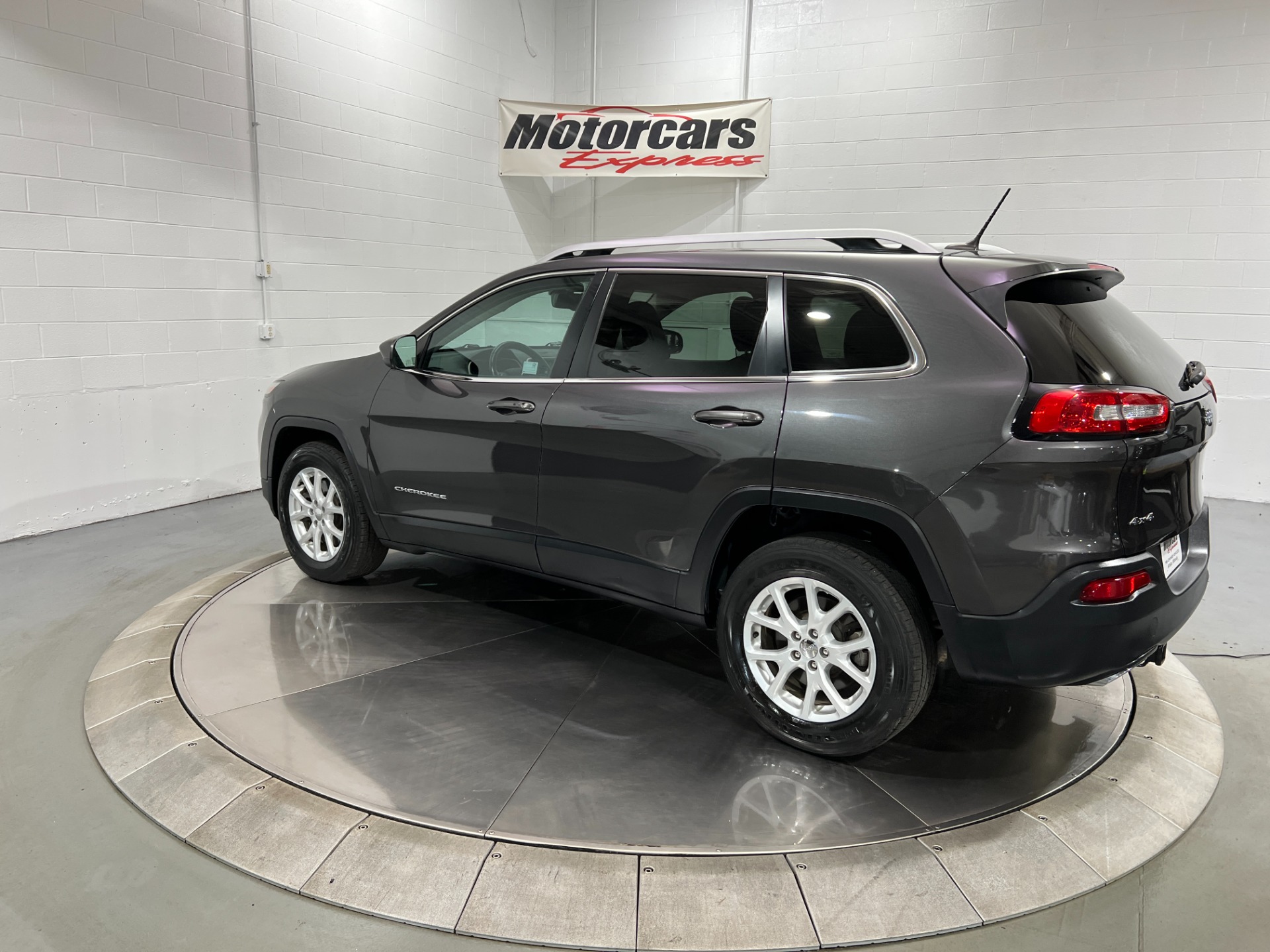 Used-2015-Jeep-Cherokee-Latitude-4X4