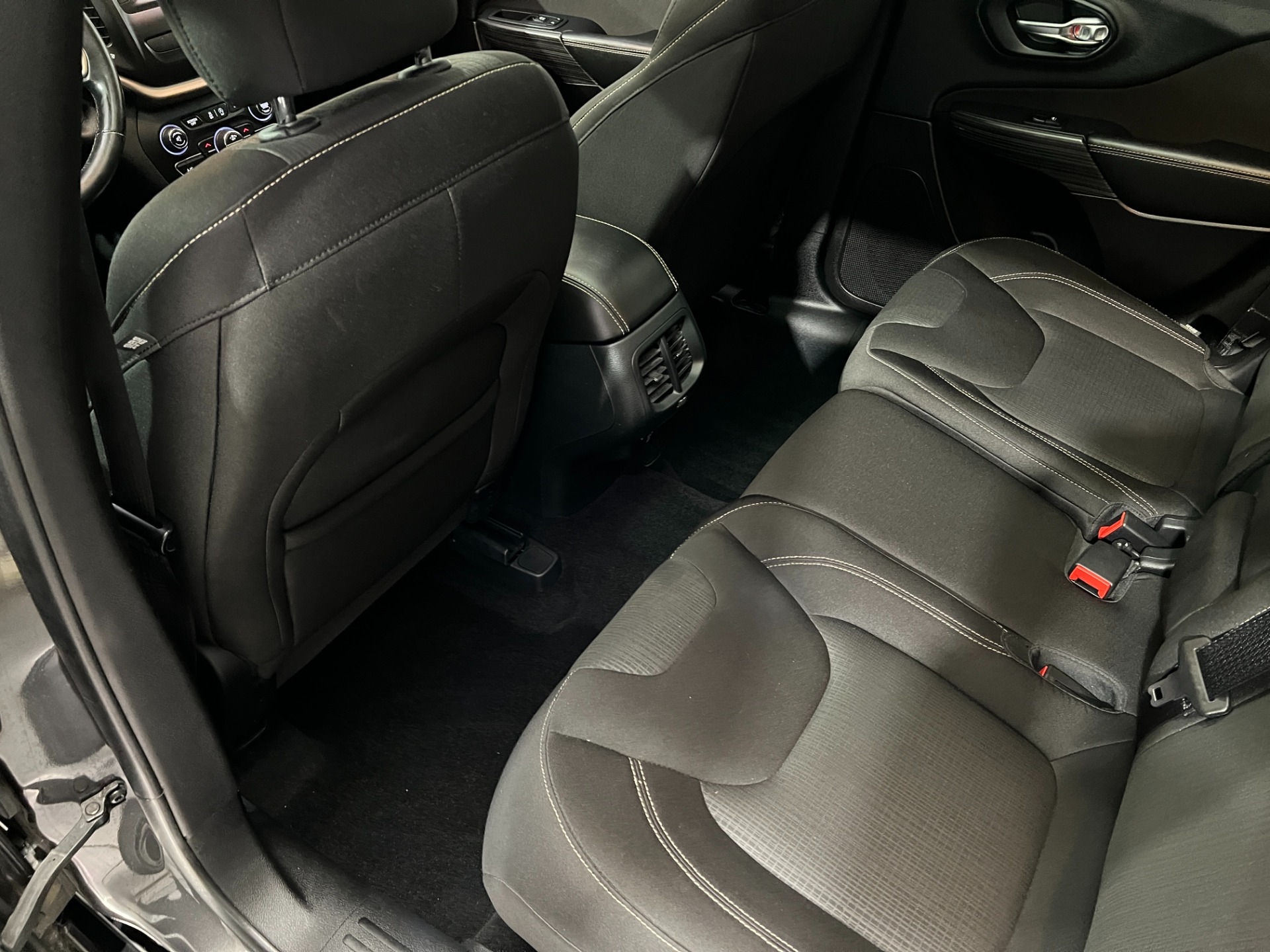 Used-2015-Jeep-Cherokee-Latitude-4X4
