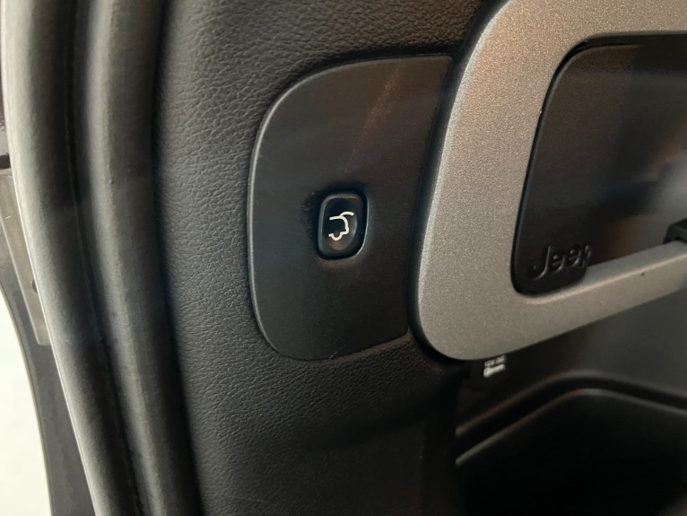 Used-2015-Jeep-Cherokee-Latitude-4X4