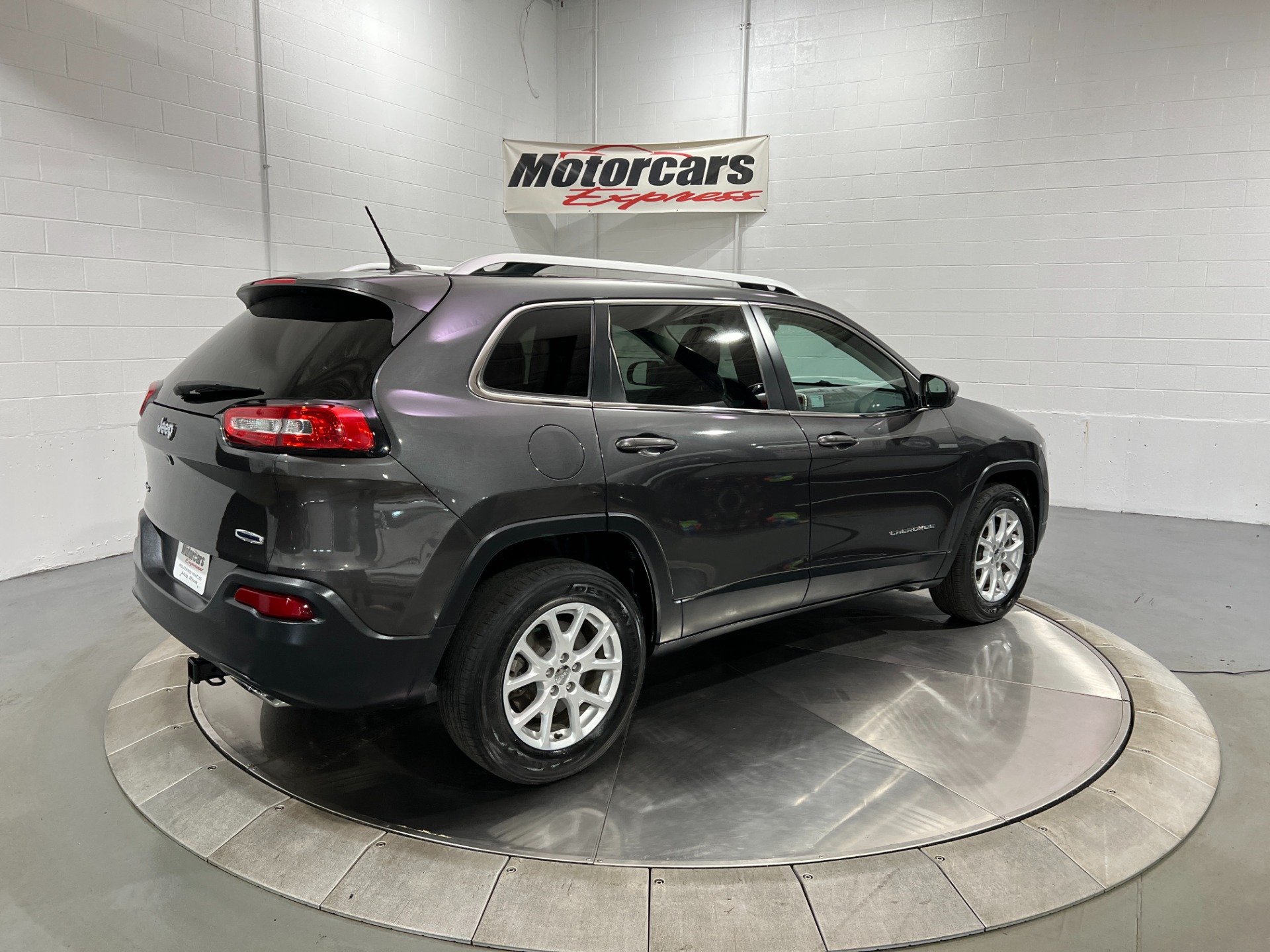 Used-2015-Jeep-Cherokee-Latitude-4X4
