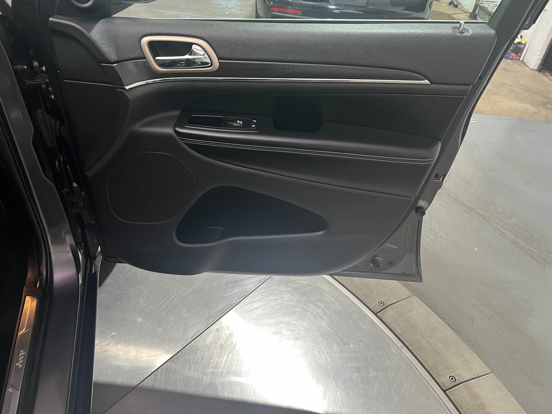 Used-2015-Jeep-Grand-Cherokee-Limited-4X4